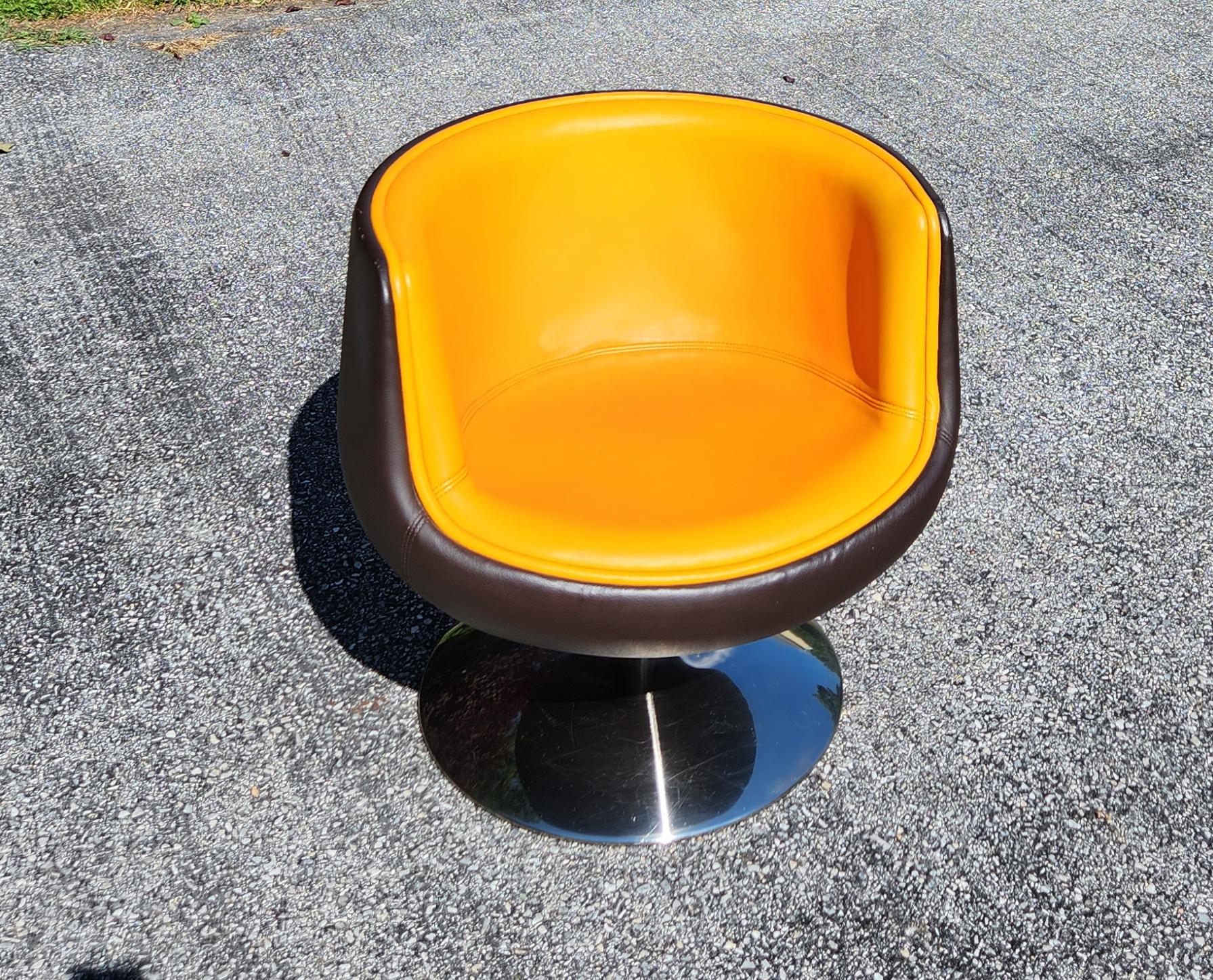 1960s Mid-Century Modern Leather Swivel Chair For Sale 8
