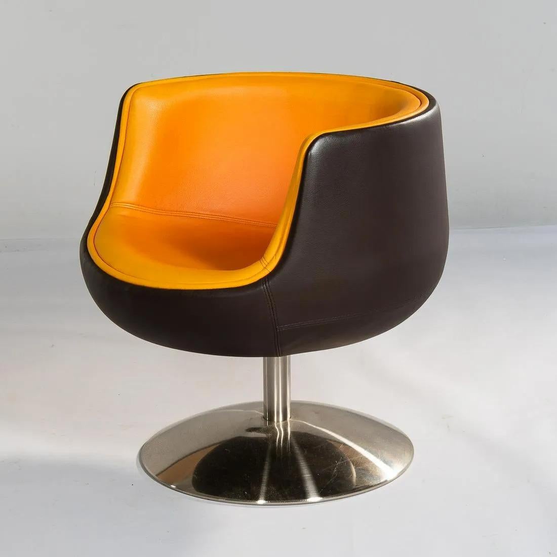 1960s Mid-Century Modern Leather Swivel Chair In Good Condition For Sale In Downingtown, PA