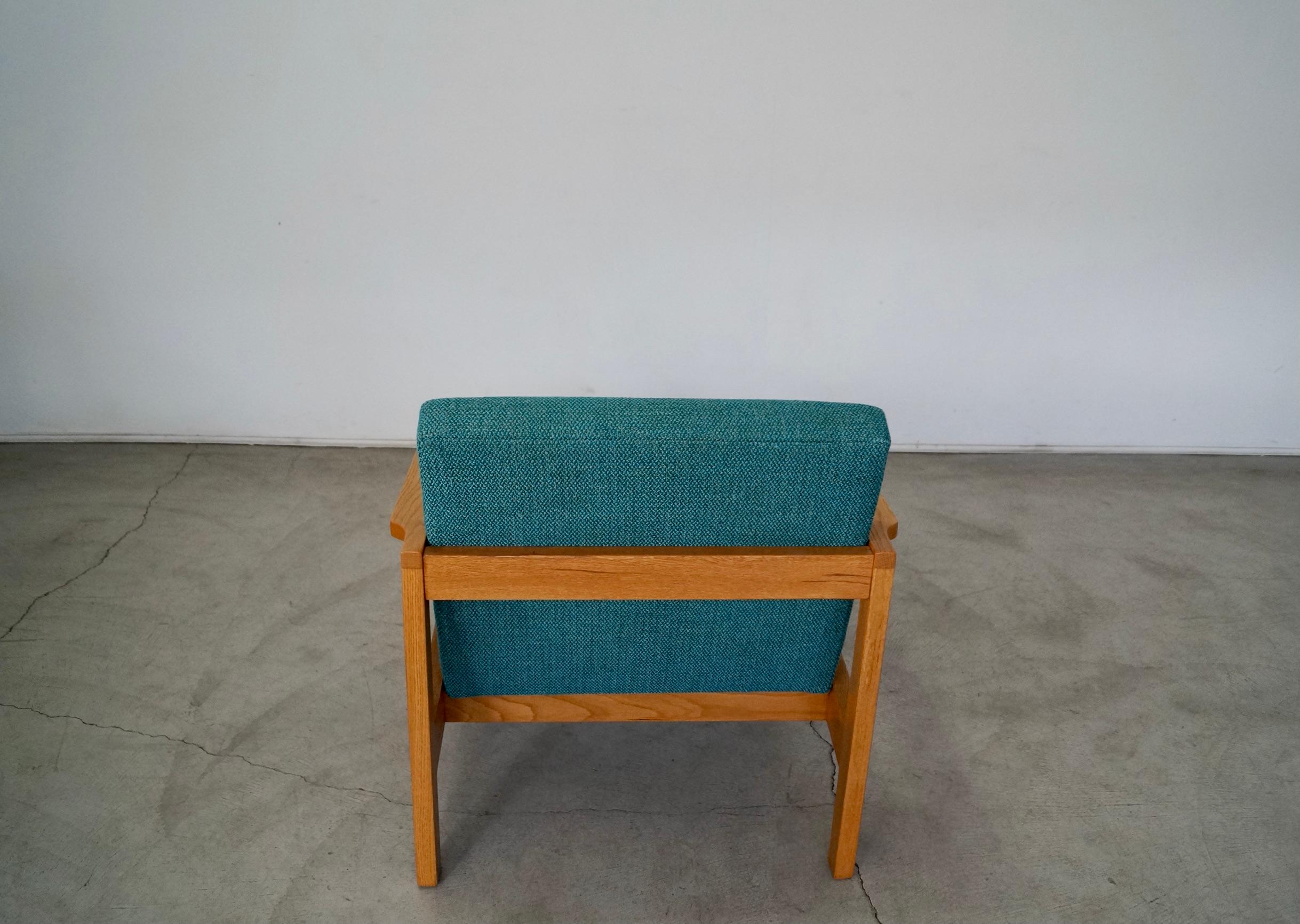 Silla de salón moderna de mediados de siglo de 1960 Tela en venta