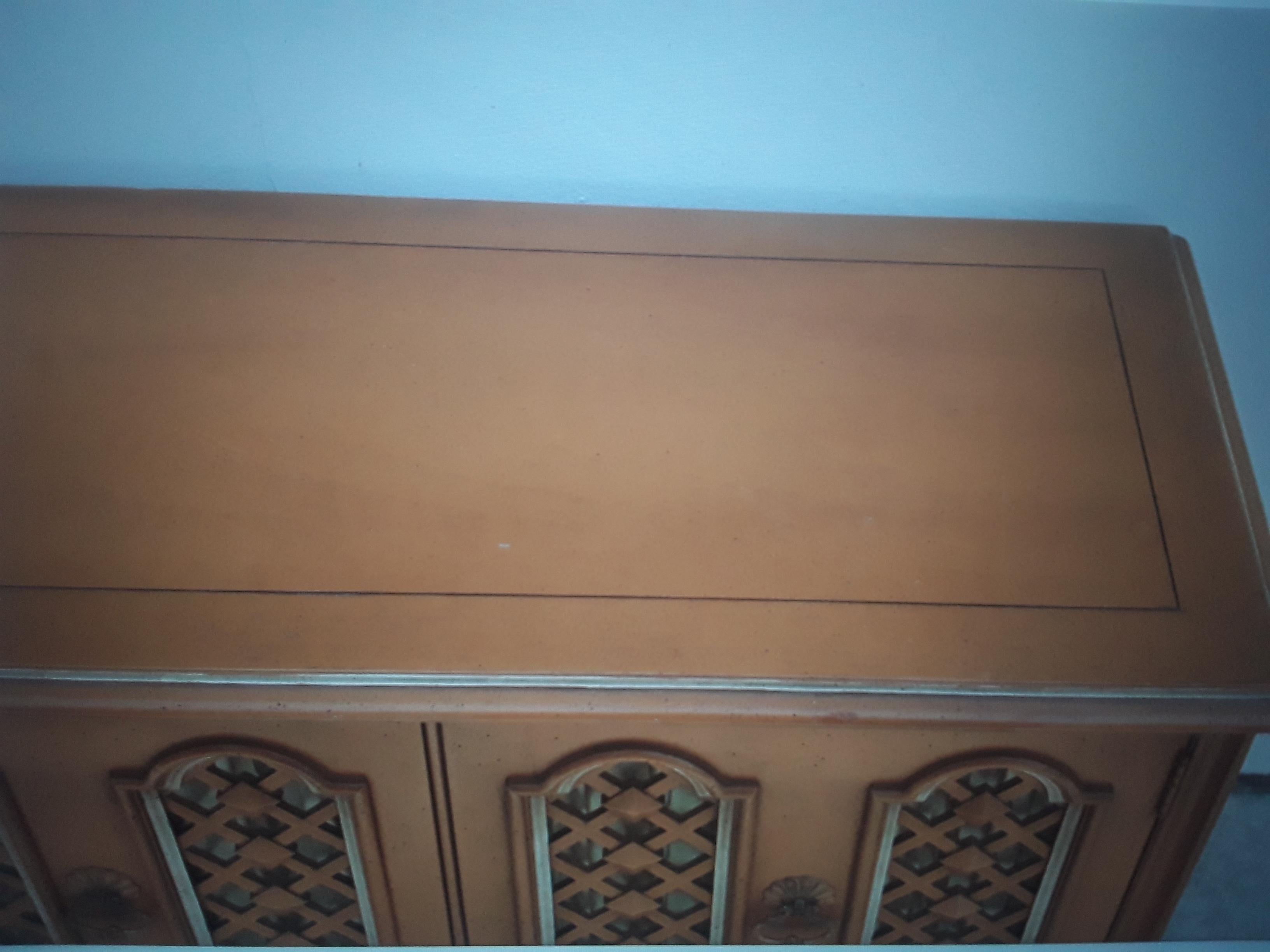 1960's Mid Century Modern Low Sideboard/ Buffet/ Credenza in Orange Brown Tone In Good Condition For Sale In Opa Locka, FL