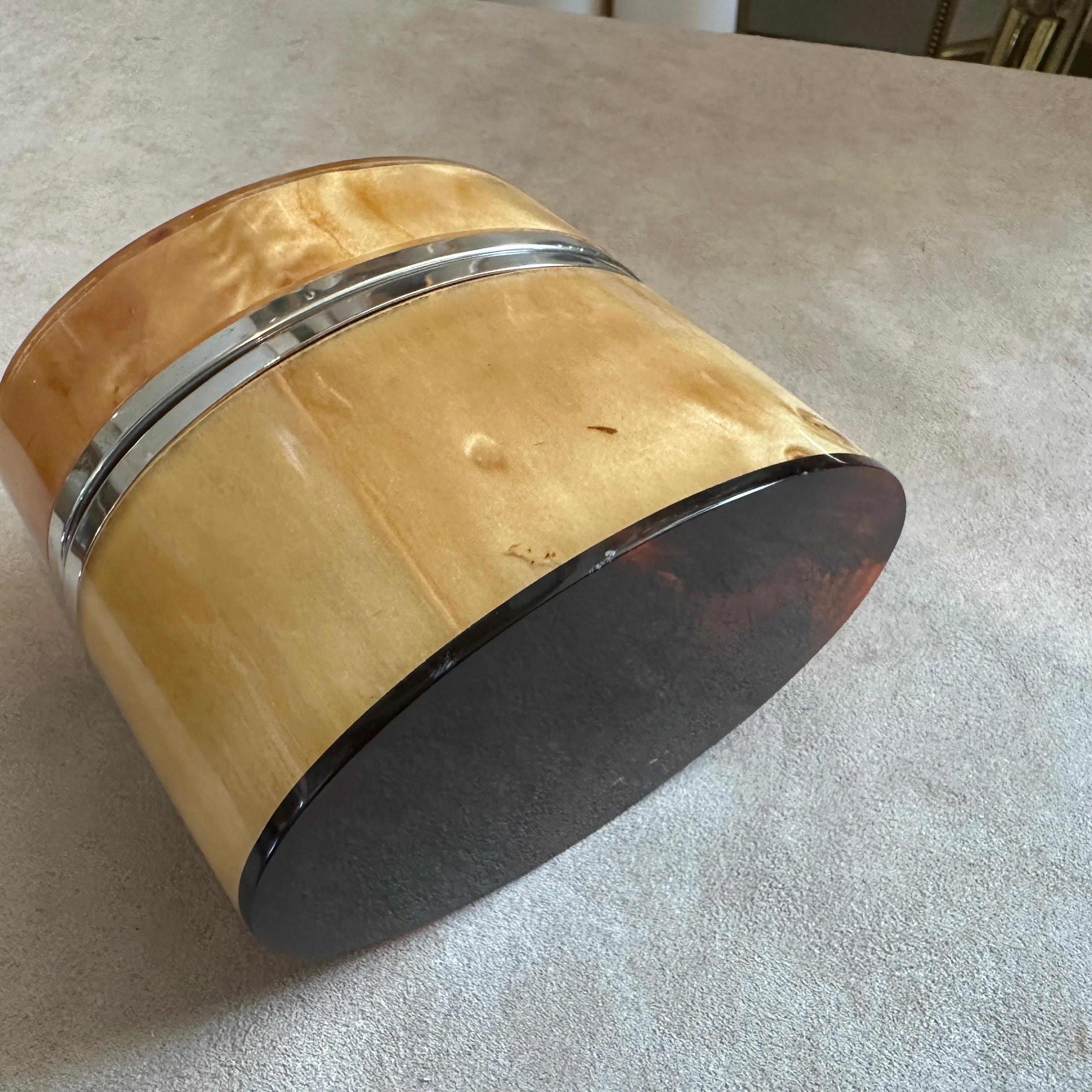 1960s MId-Century Modern Lucite Oval Italian Table Lighter Lighter In Good Condition In Aci Castello, IT