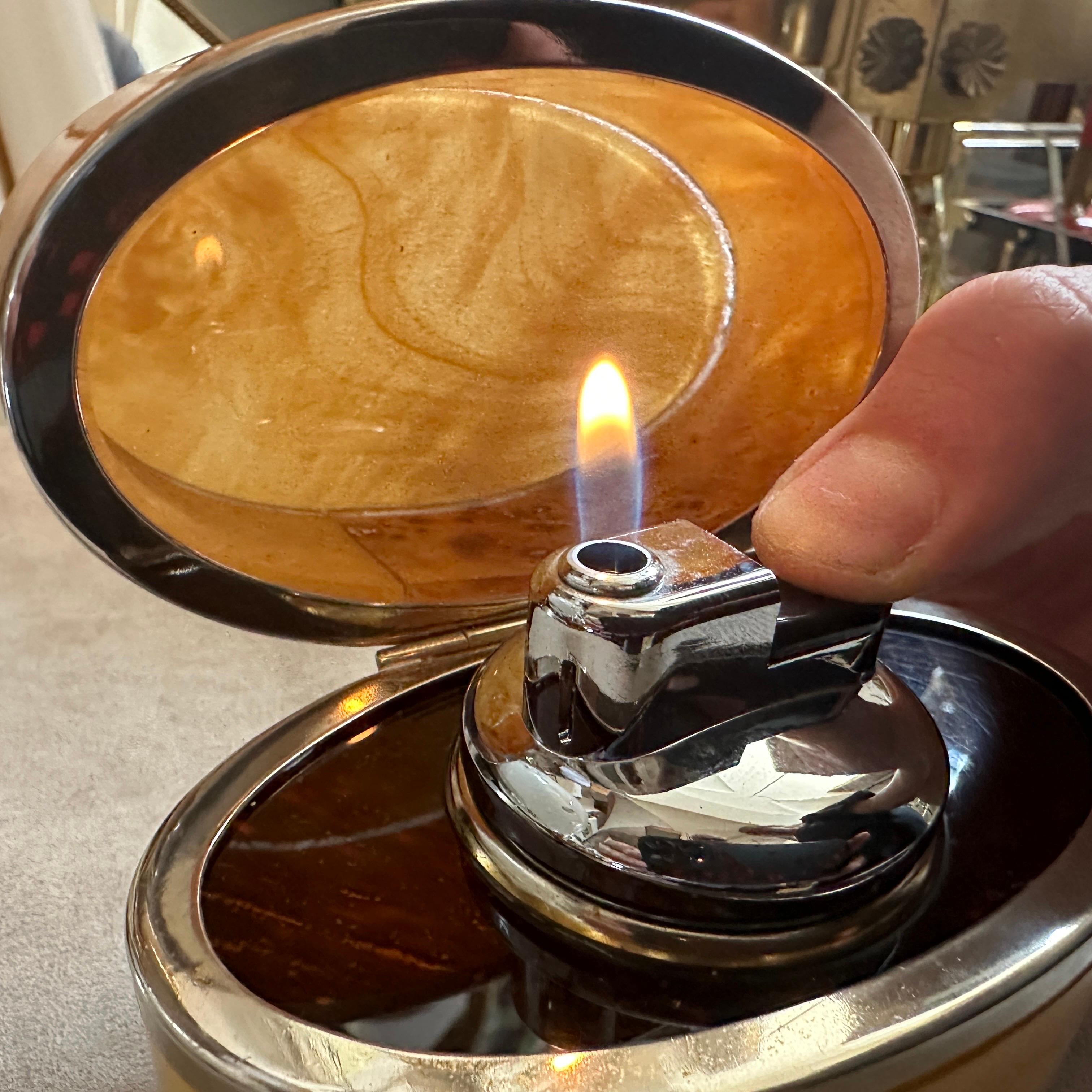 1960s MId-Century Modern Lucite Oval Italian Table Lighter Lighter 2