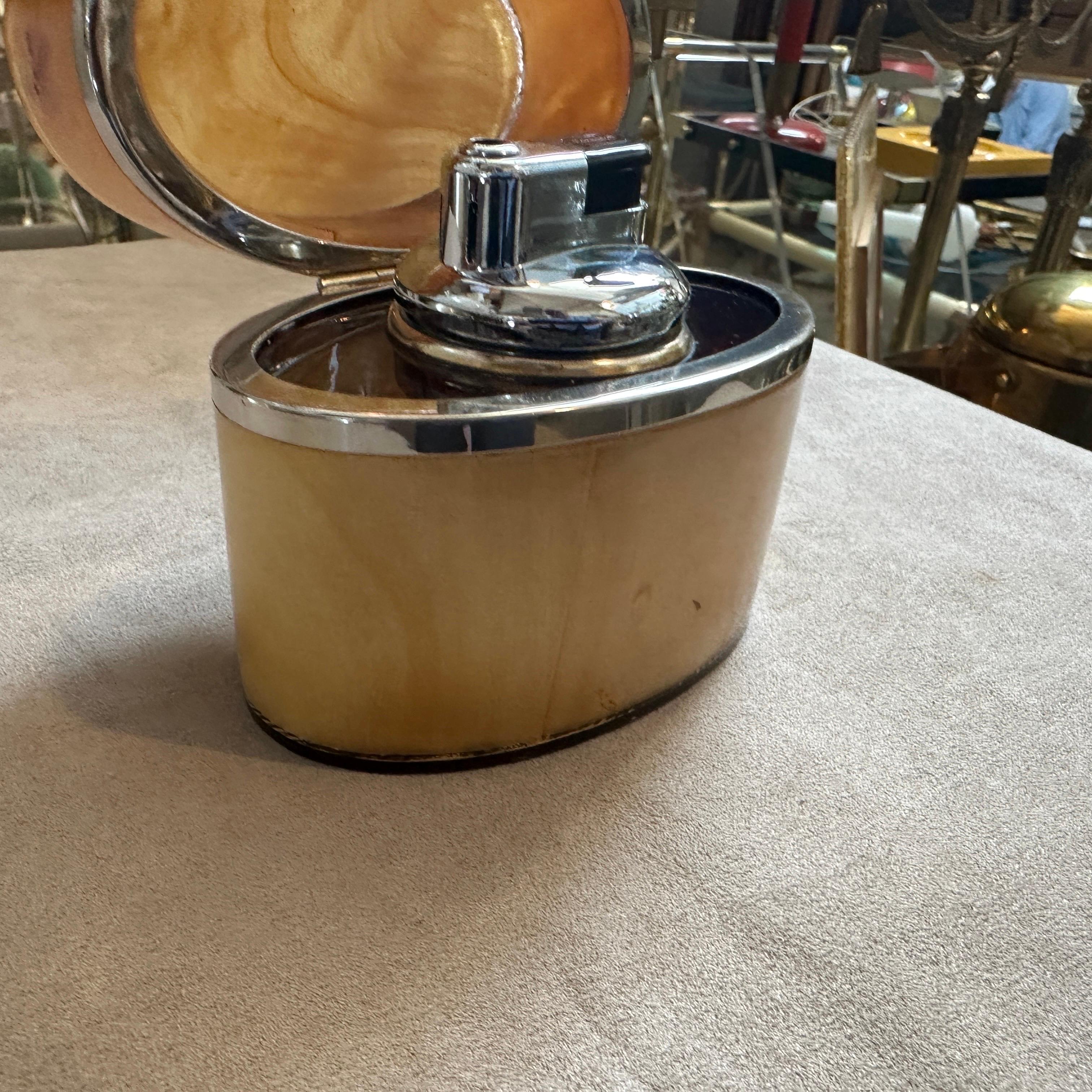 1960s MId-Century Modern Lucite Oval Italian Table Lighter Lighter 4