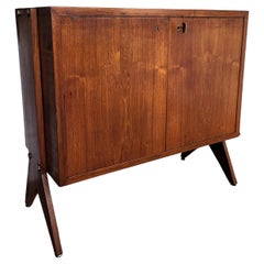 Moderner MCM Barschrank aus italienischem Nussbaumholz und Messing, Mid-Century Modern, 1960er Jahre