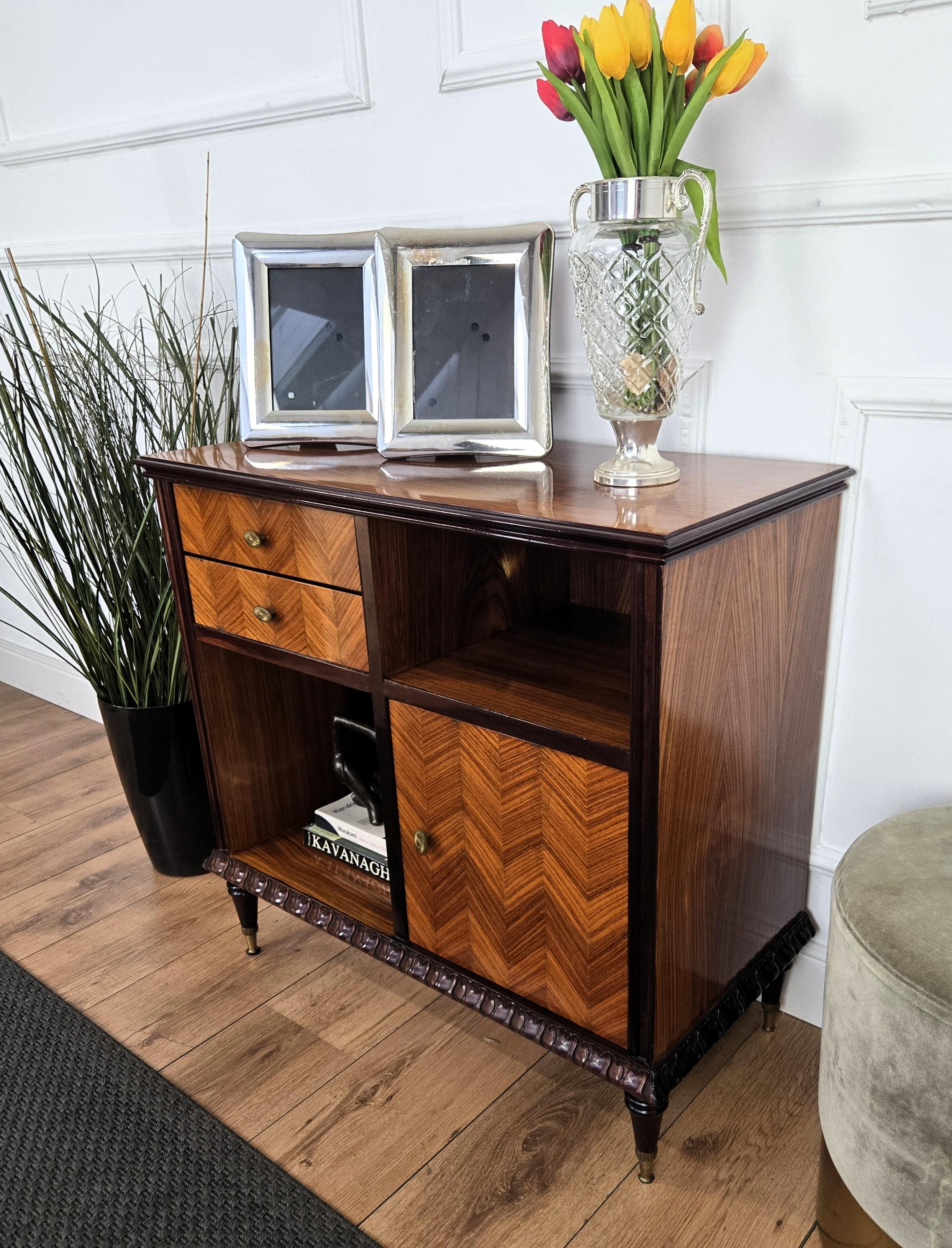 italien 1960s Mid-Century Modern MCM Italian Wood and Brass Entryway Console Cabinet en vente