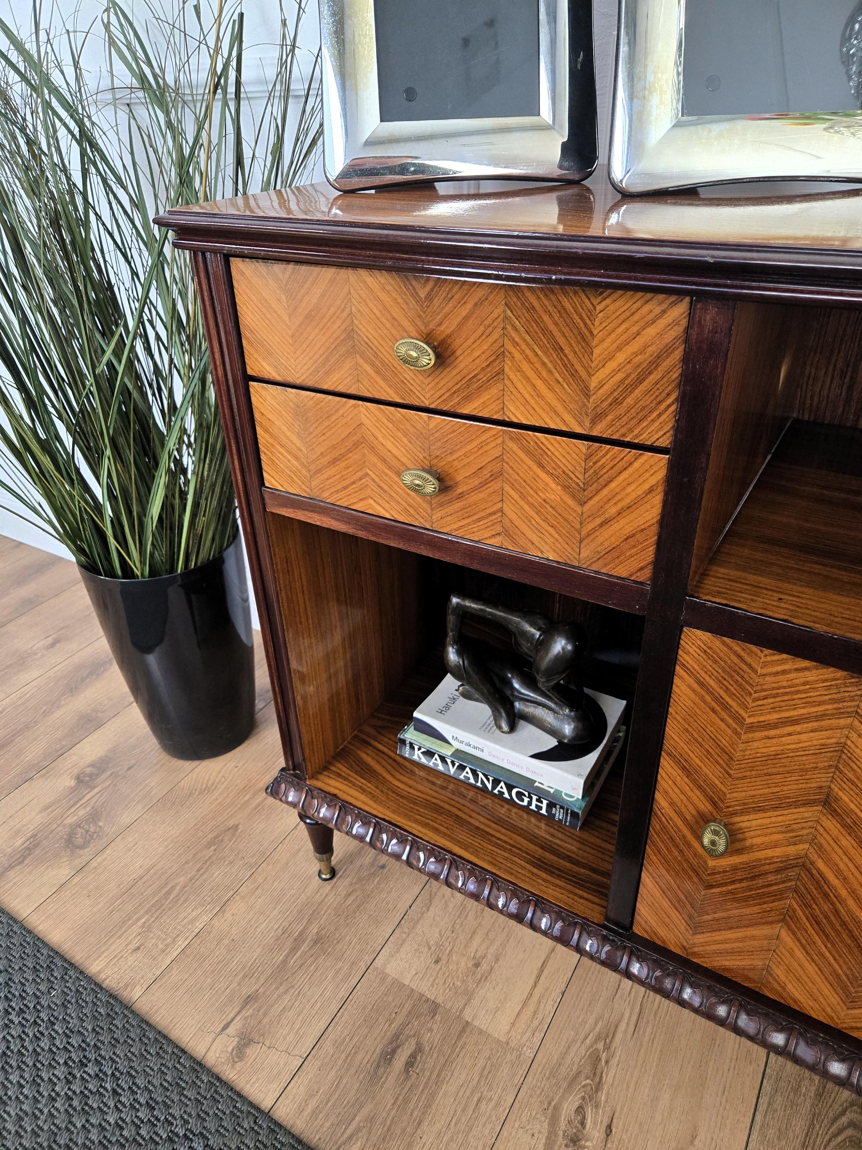 20ième siècle 1960s Mid-Century Modern MCM Italian Wood and Brass Entryway Console Cabinet en vente