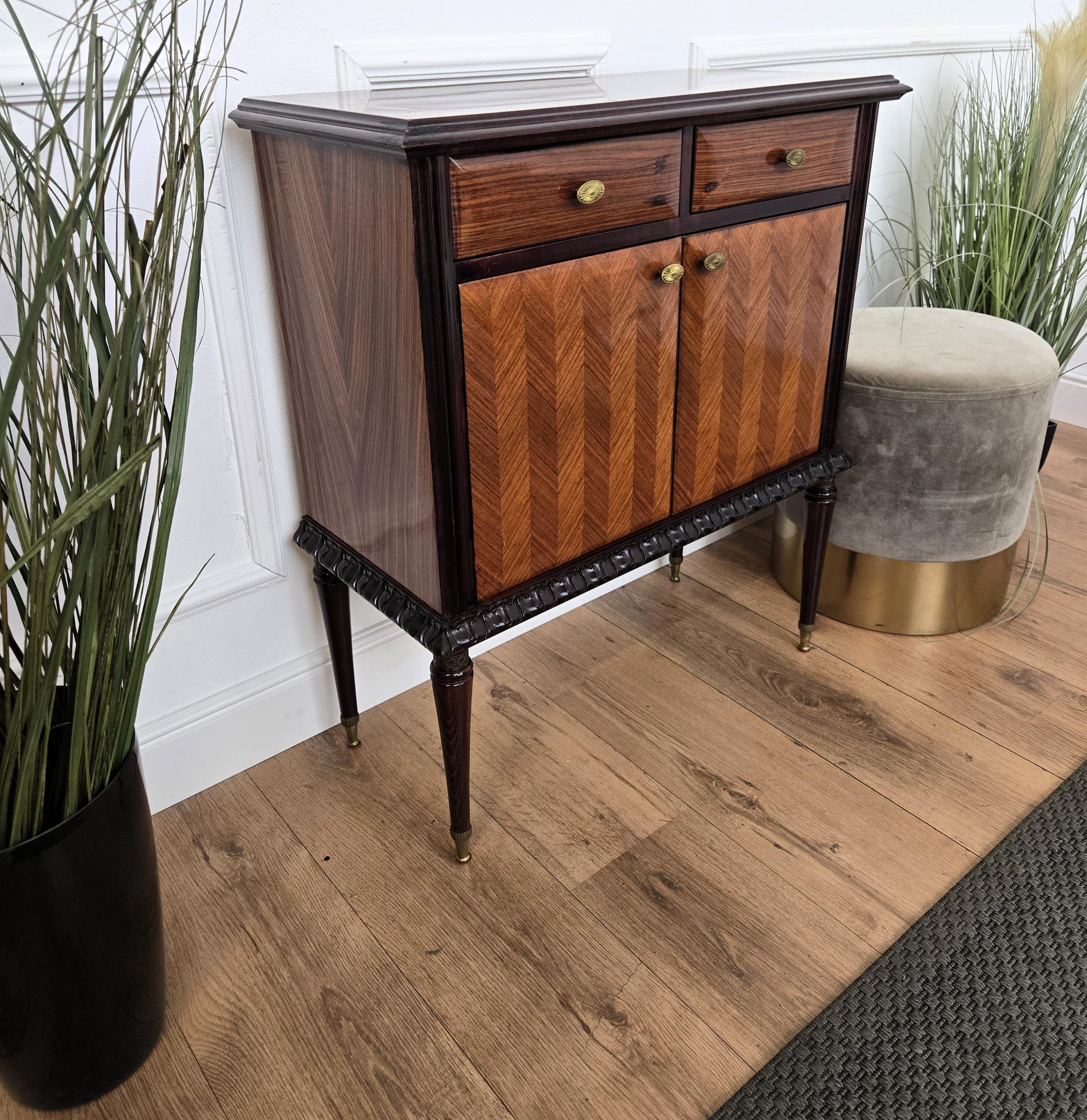 Consola de entrada de madera y latón italiana MCM de mediados de siglo de 1960 en venta 1