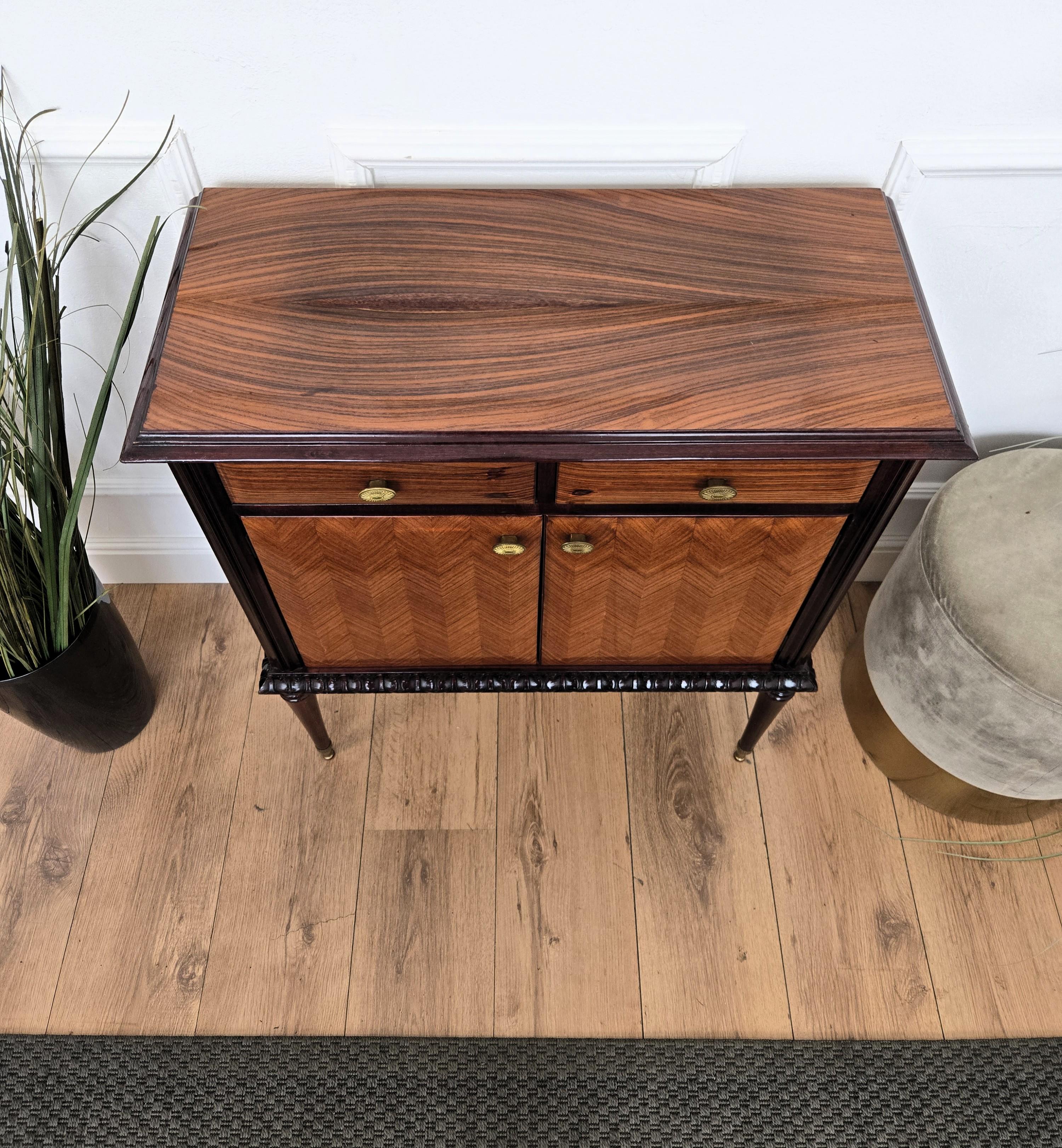 Consola de entrada de madera y latón italiana MCM de mediados de siglo de 1960 en venta 2