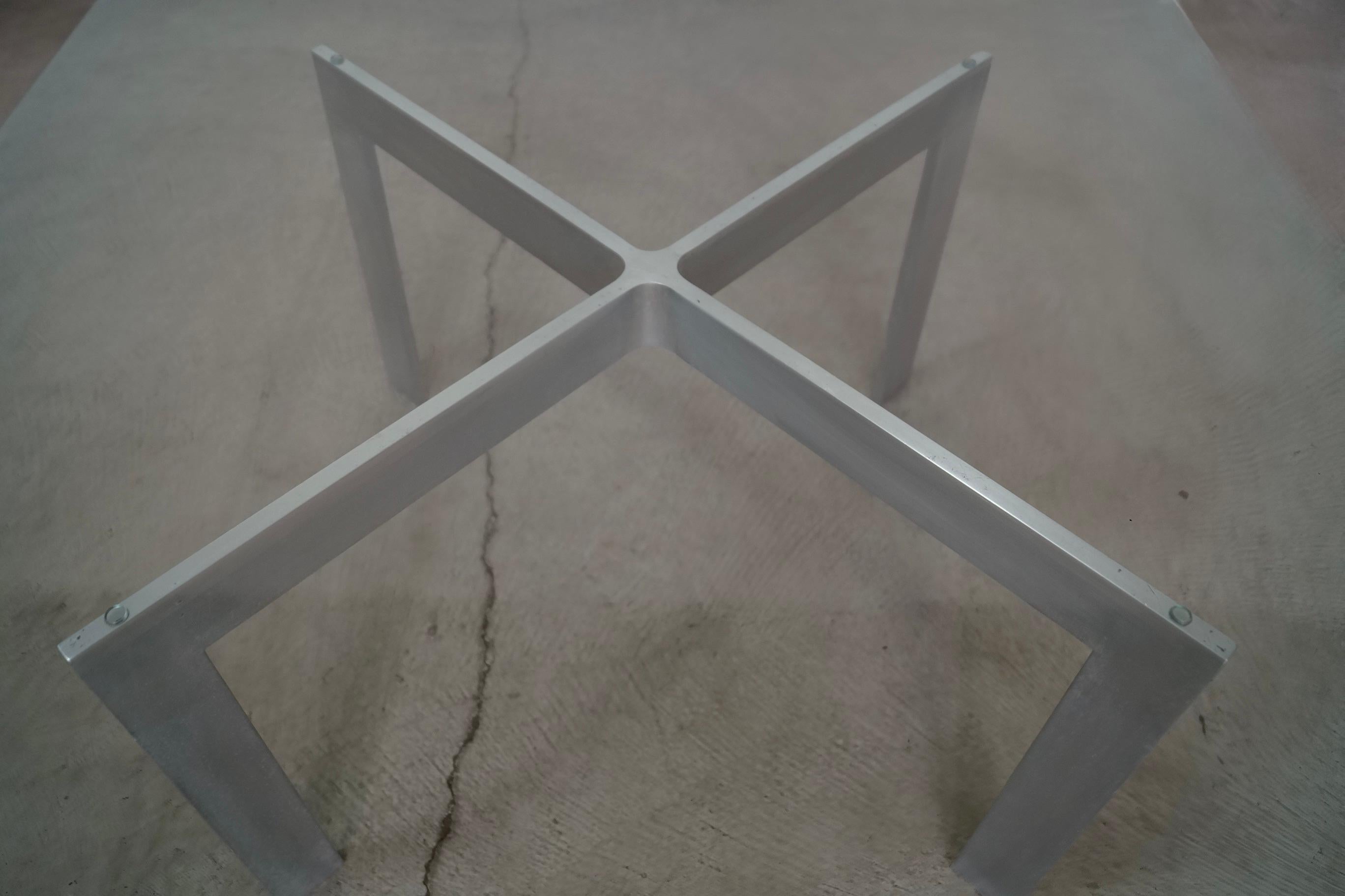 Table basse moderne mi-siècle Mies Van Der Rohe des années 1960 en vente 8