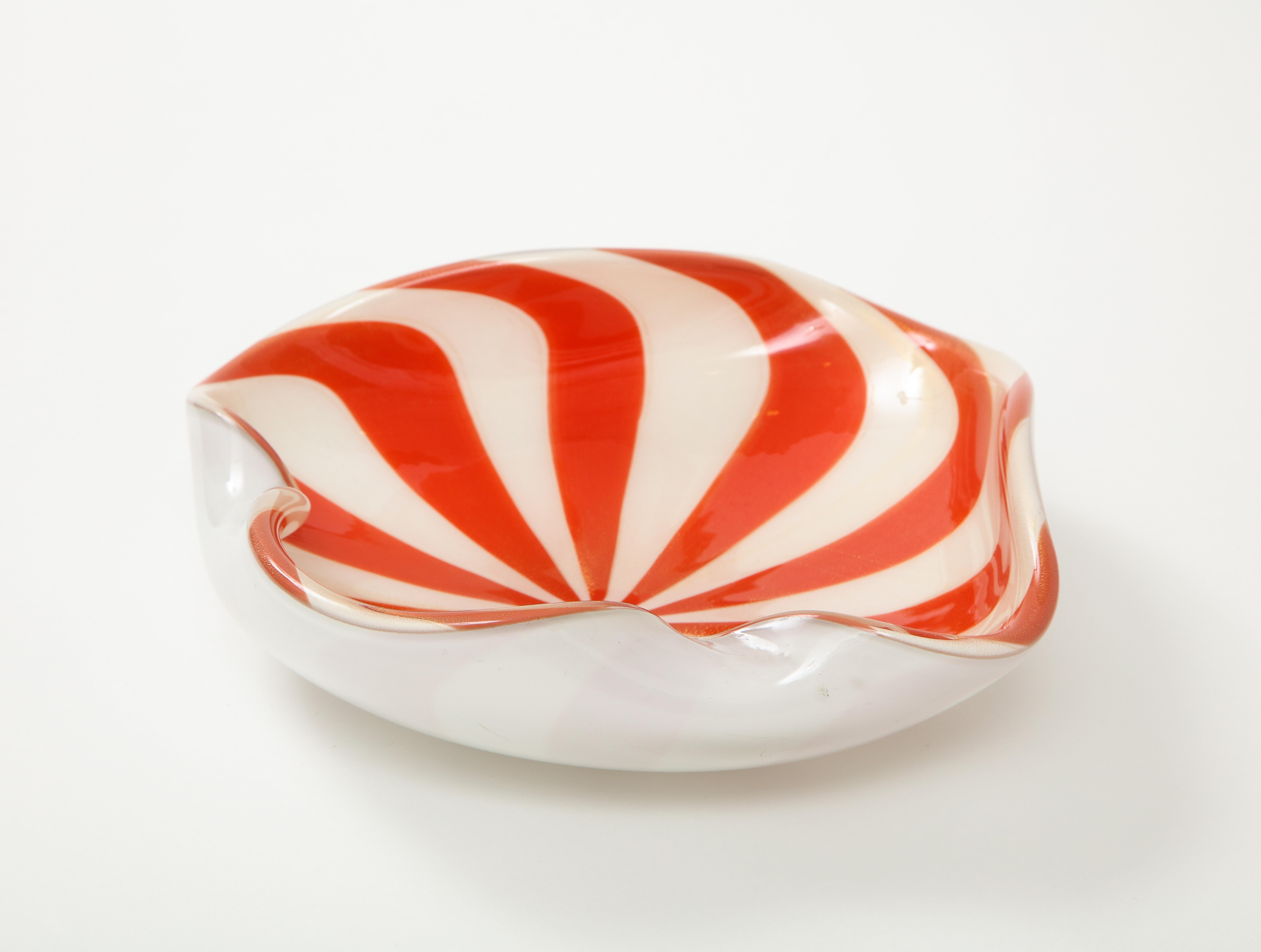 1960's Mid-Century Modern Murano Glass Decorative Bowl In Good Condition In New York, NY