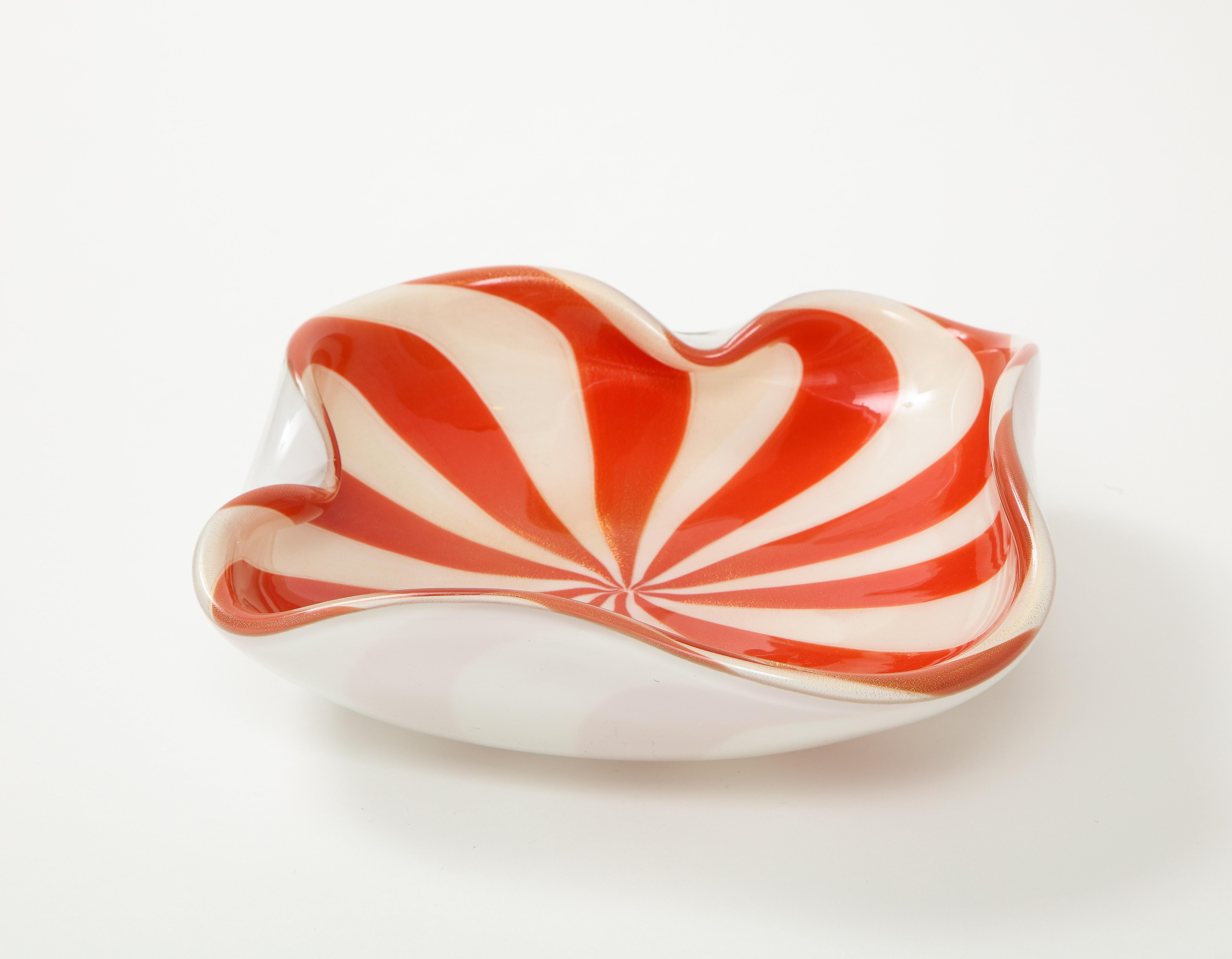 1960's Mid-Century Modern Murano Glass Decorative Bowl 4