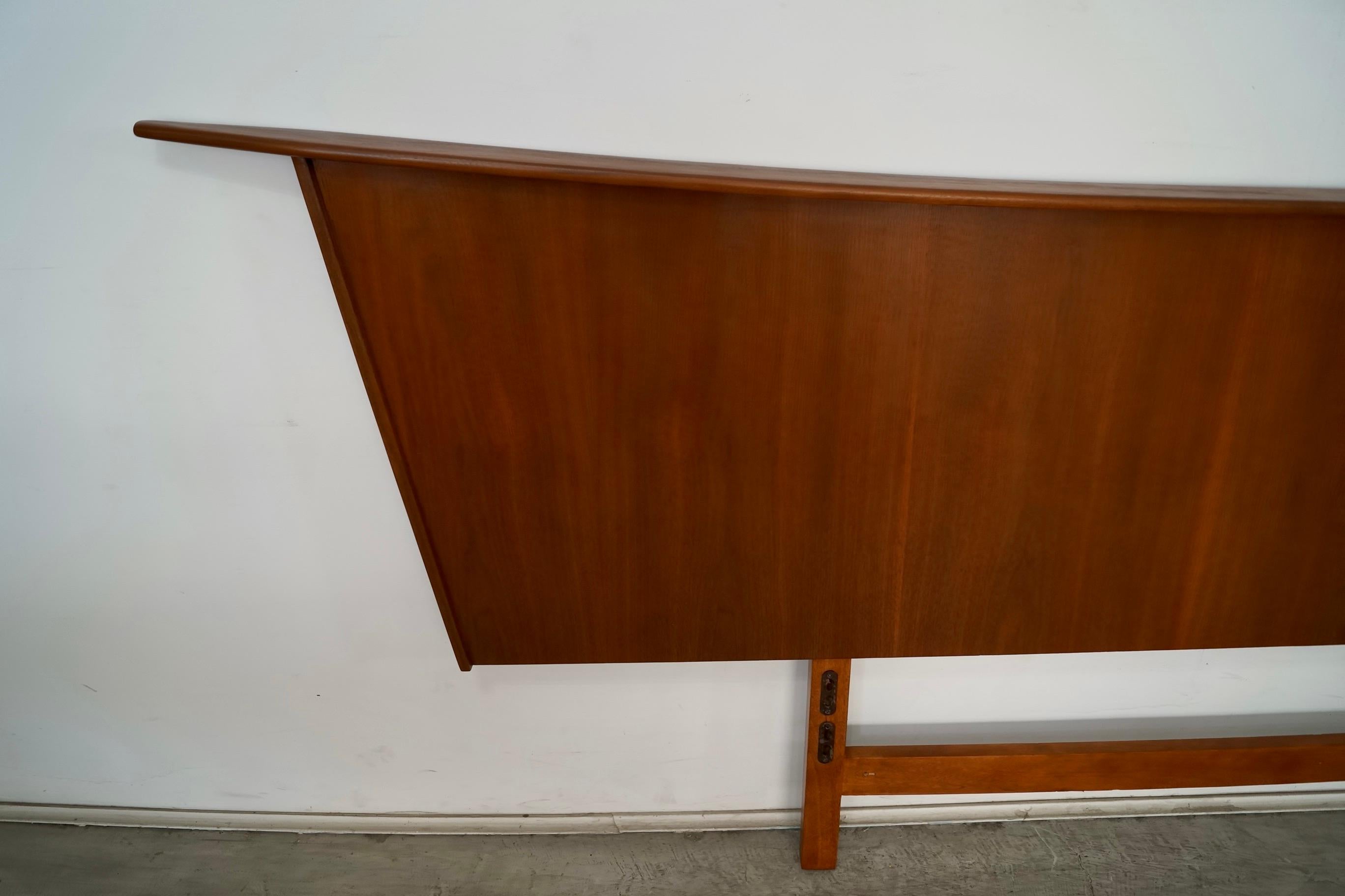 1960's Mid-Century Modern Nakashima-Style Headboard For Sale 4