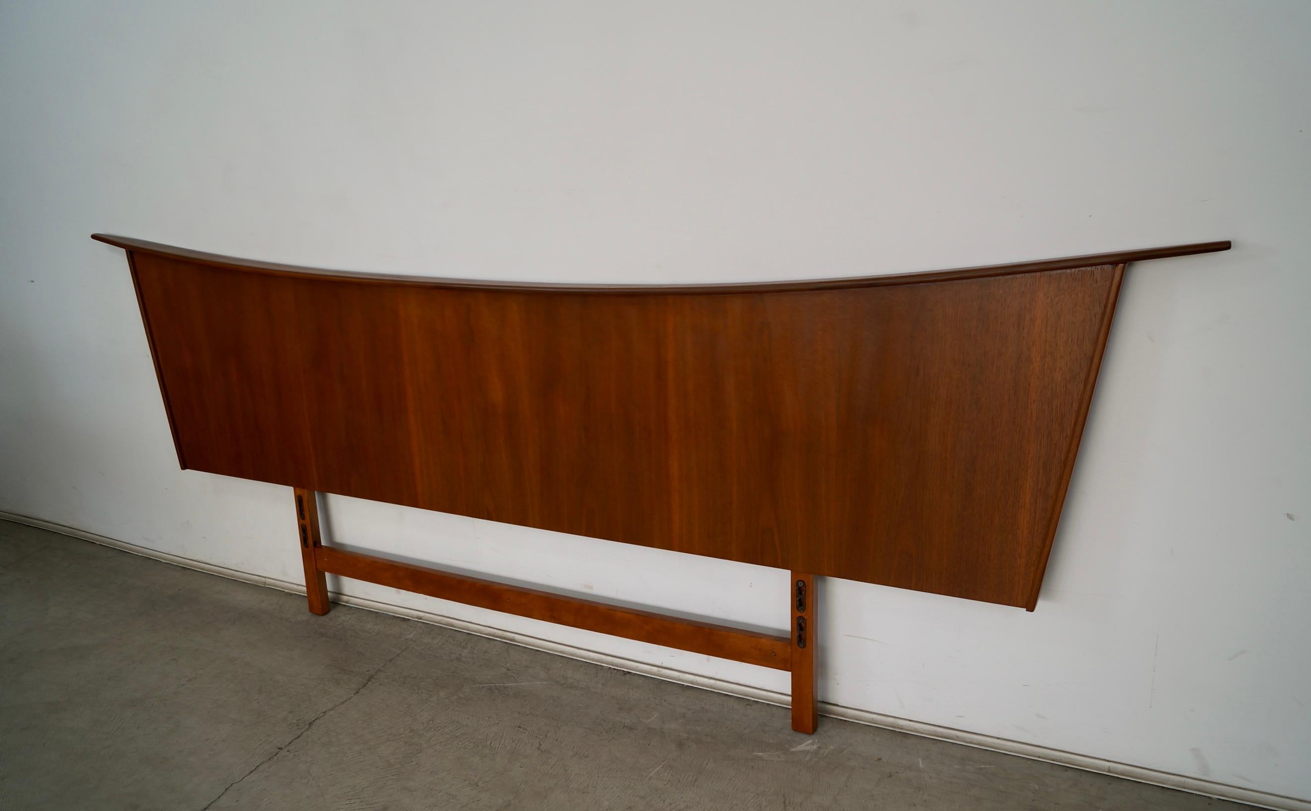 1960's Mid-Century Modern Nakashima-Style Headboard In Good Condition For Sale In Burbank, CA
