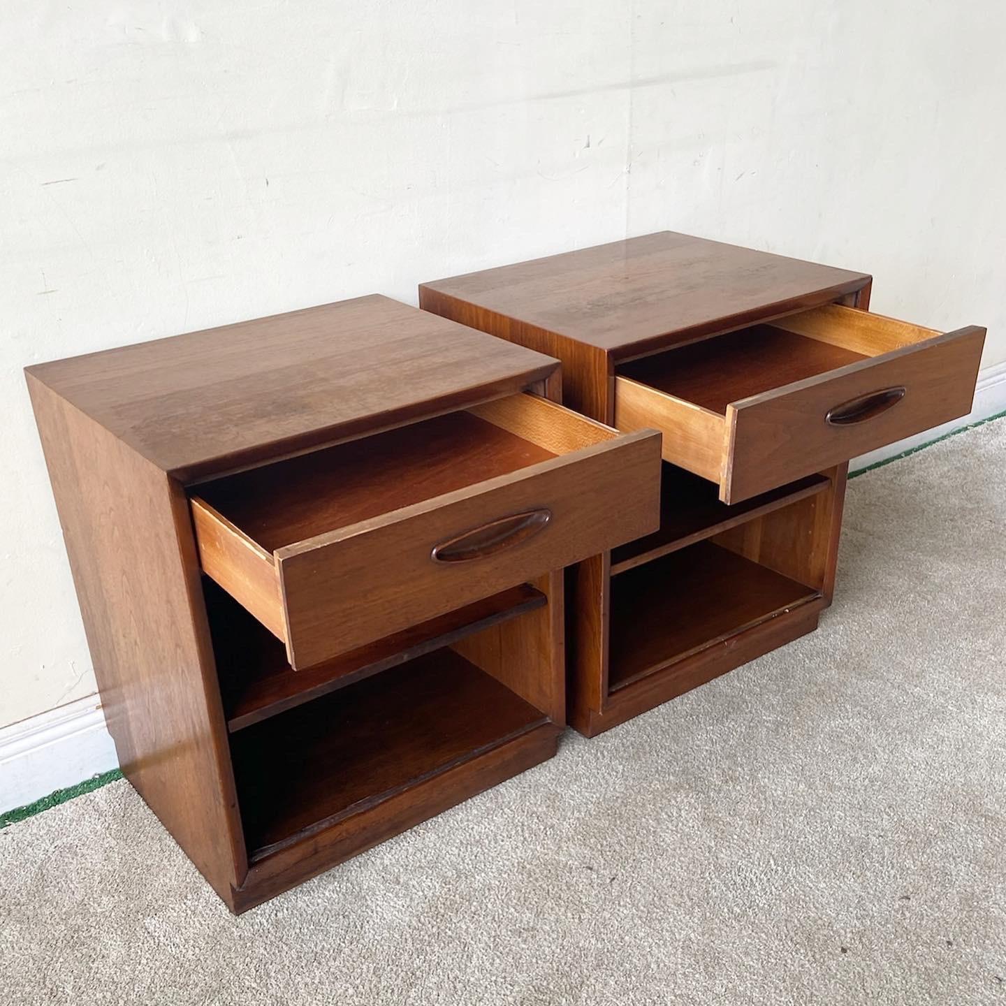 1960s Mid-Century Modern Nightstands by Henredon, a Pair 5