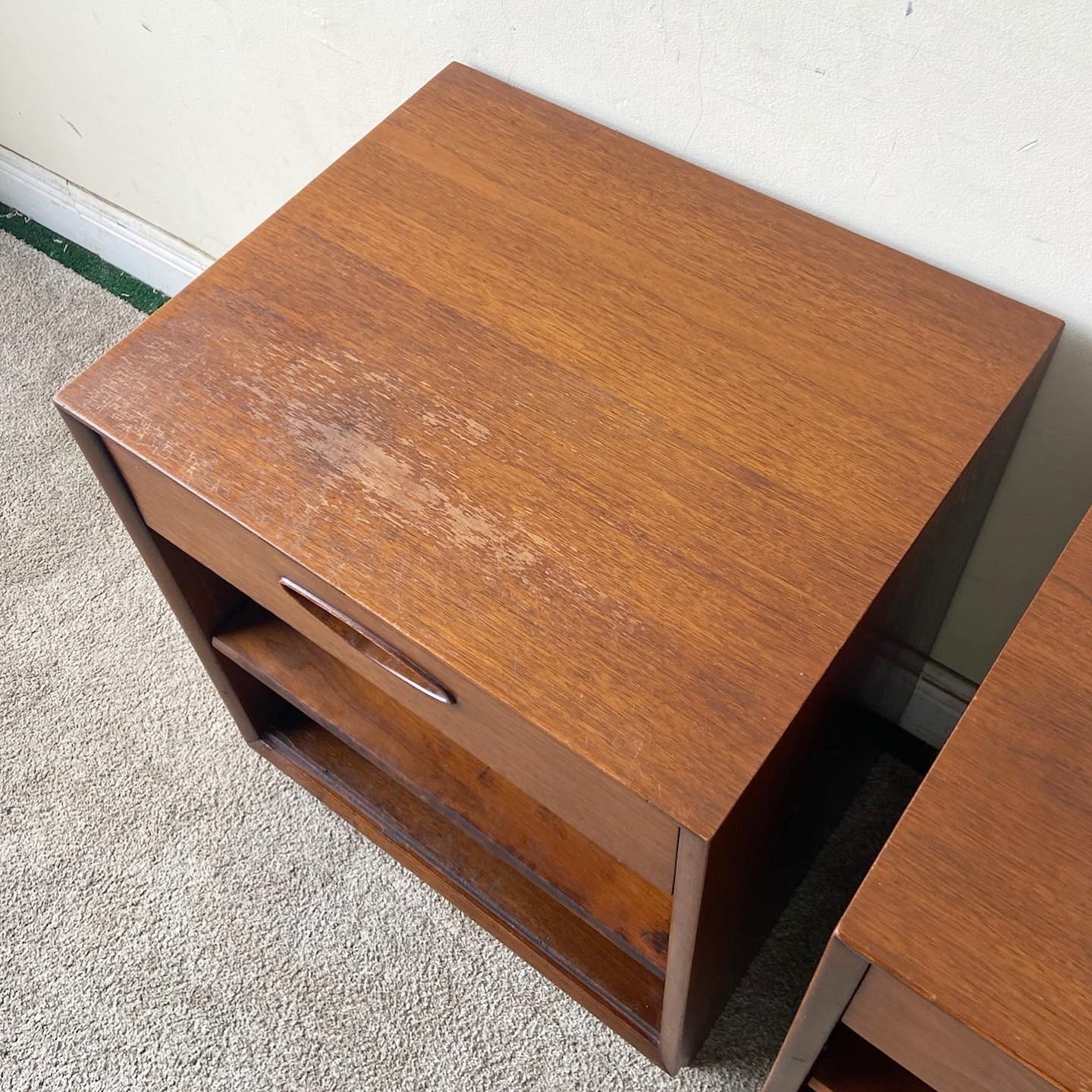 Wood 1960s Mid-Century Modern Nightstands by Henredon, a Pair