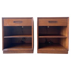 1960s Mid Century Modern Nightstands by Henredon - a Pair
