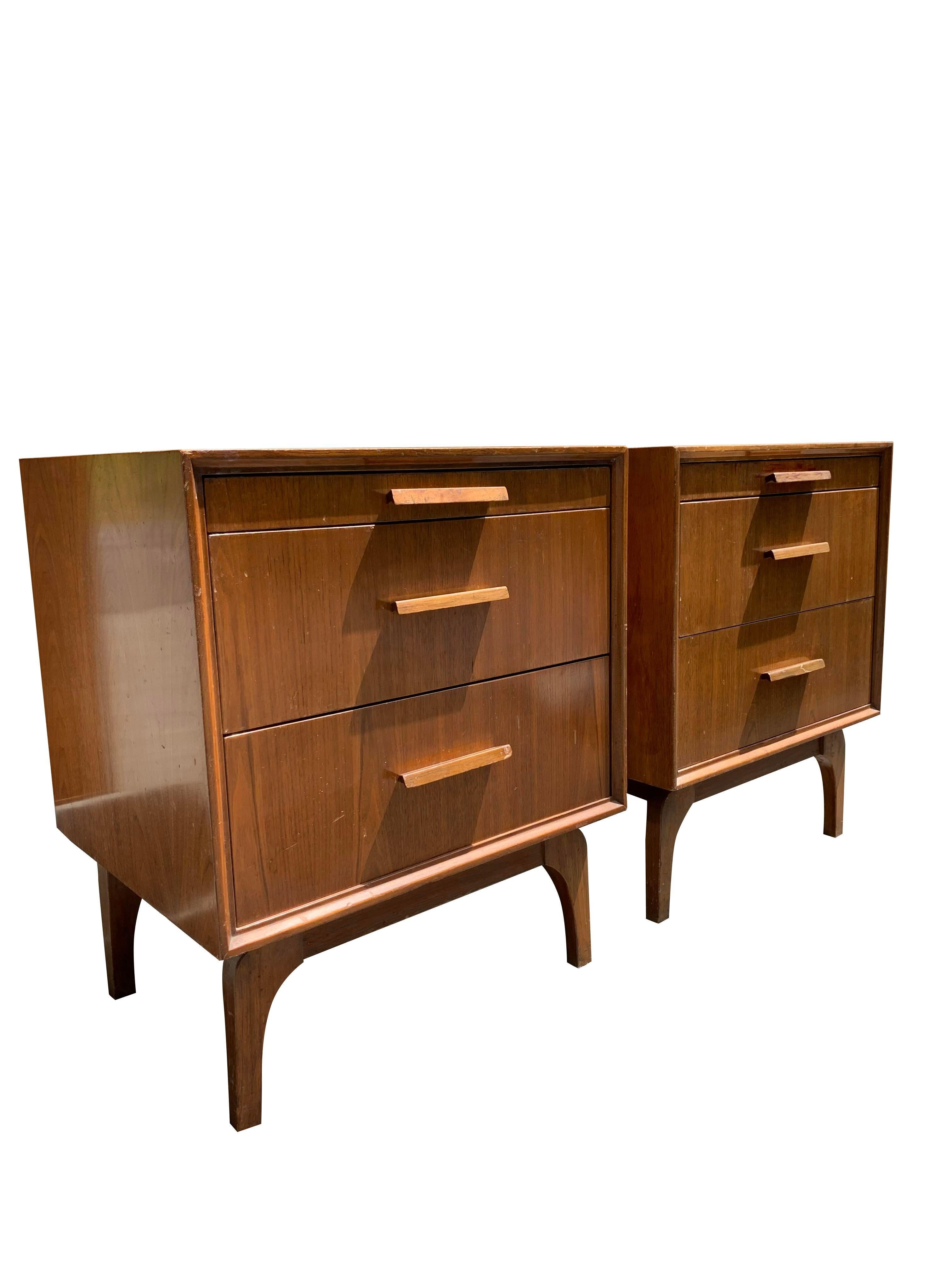 1960s Mid Century Modern Nightstands With Curved Legs and Tray Drawer - a Pair 2