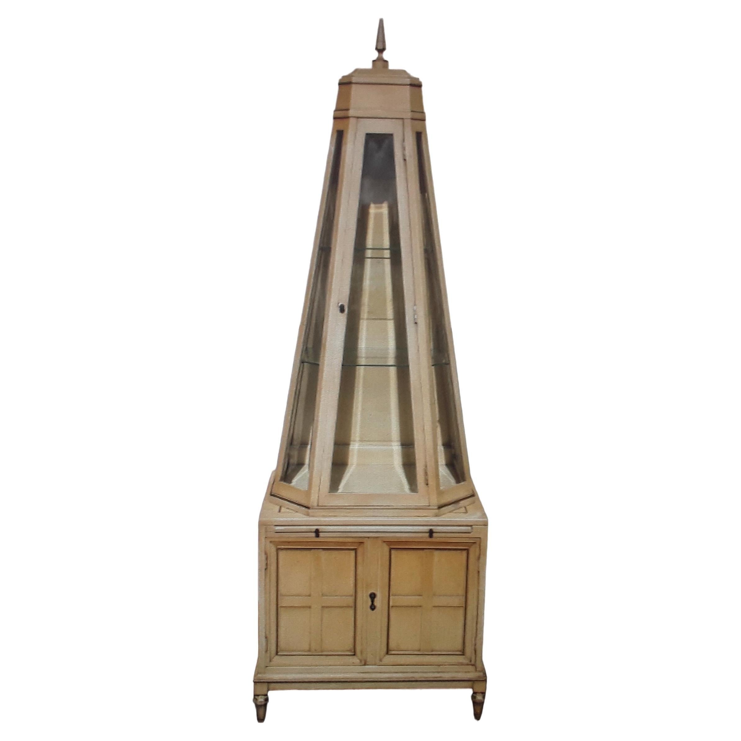 1960's Mid Century Modern Obelisk Form Sekretär/ Vitrine/ Kabinett im Angebot