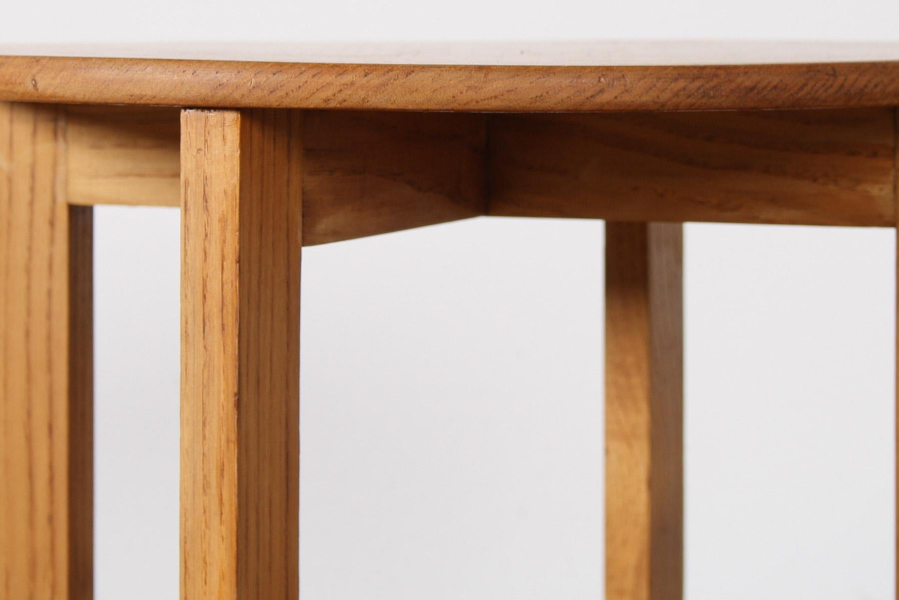 Table d'appoint en frêne massif des années 1960, moderne du milieu du siècle en vente 3