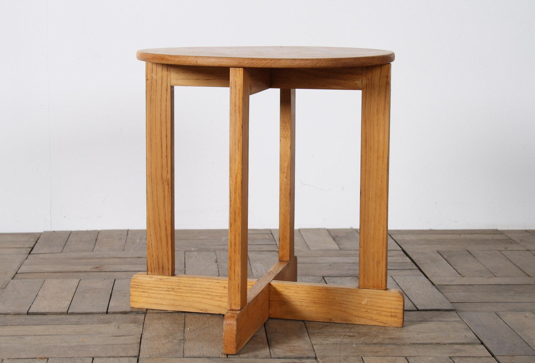 Table d'appoint en frêne massif des années 1960, moderne du milieu du siècle en vente 4