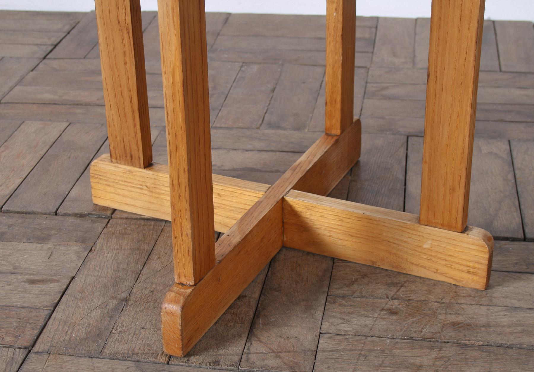 Table d'appoint en frêne massif des années 1960, moderne du milieu du siècle en vente 5