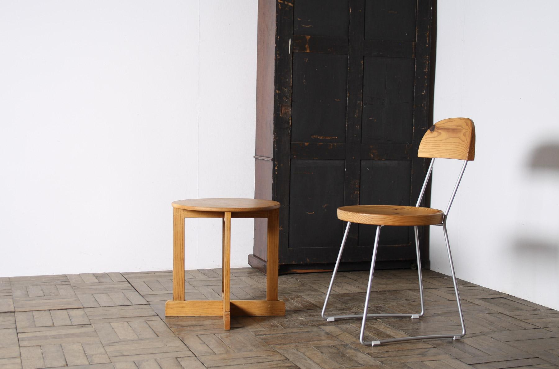 Table d'appoint en frêne massif des années 1960, moderne du milieu du siècle en vente 8