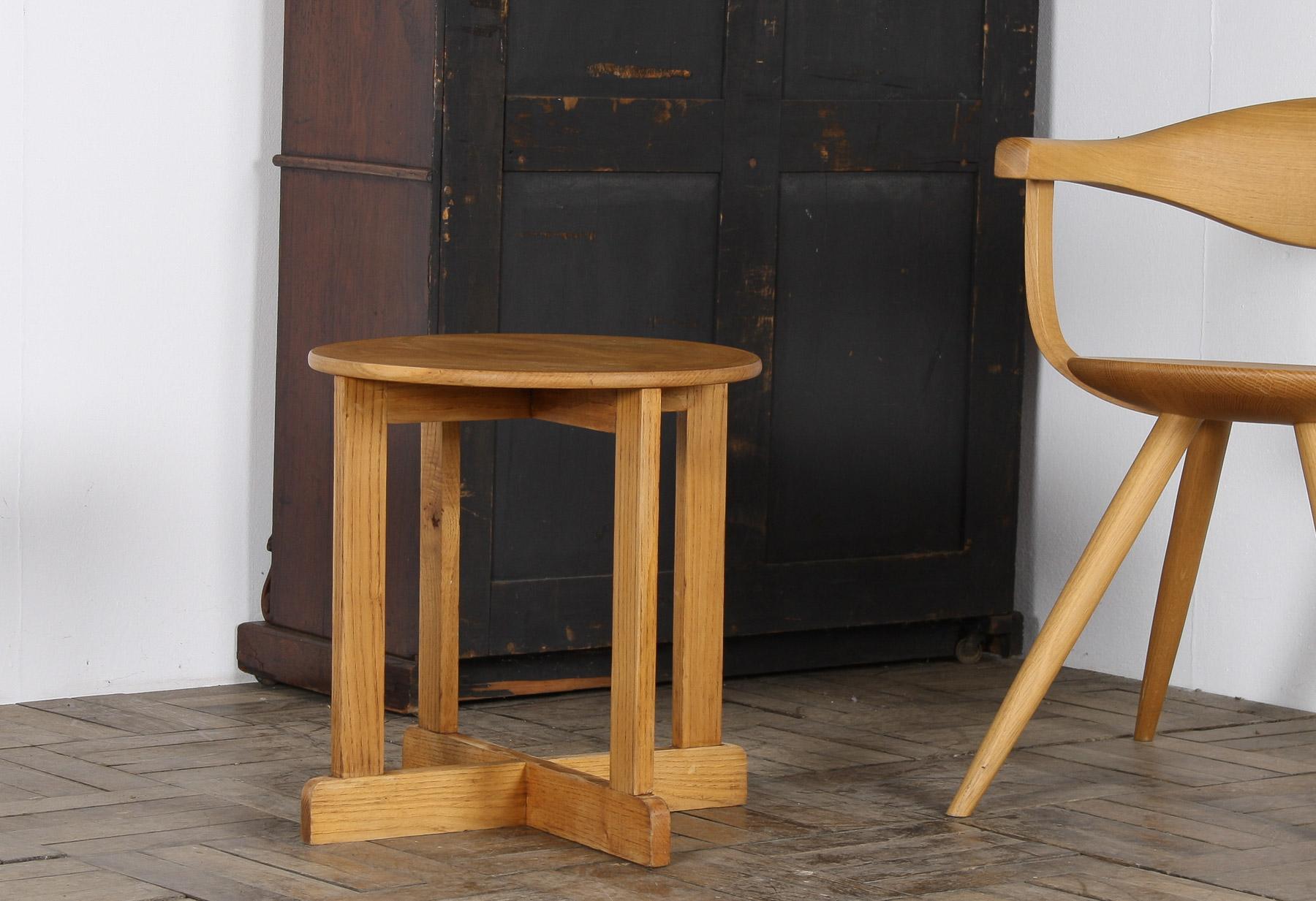 Table d'appoint en frêne massif des années 1960, moderne du milieu du siècle en vente 10