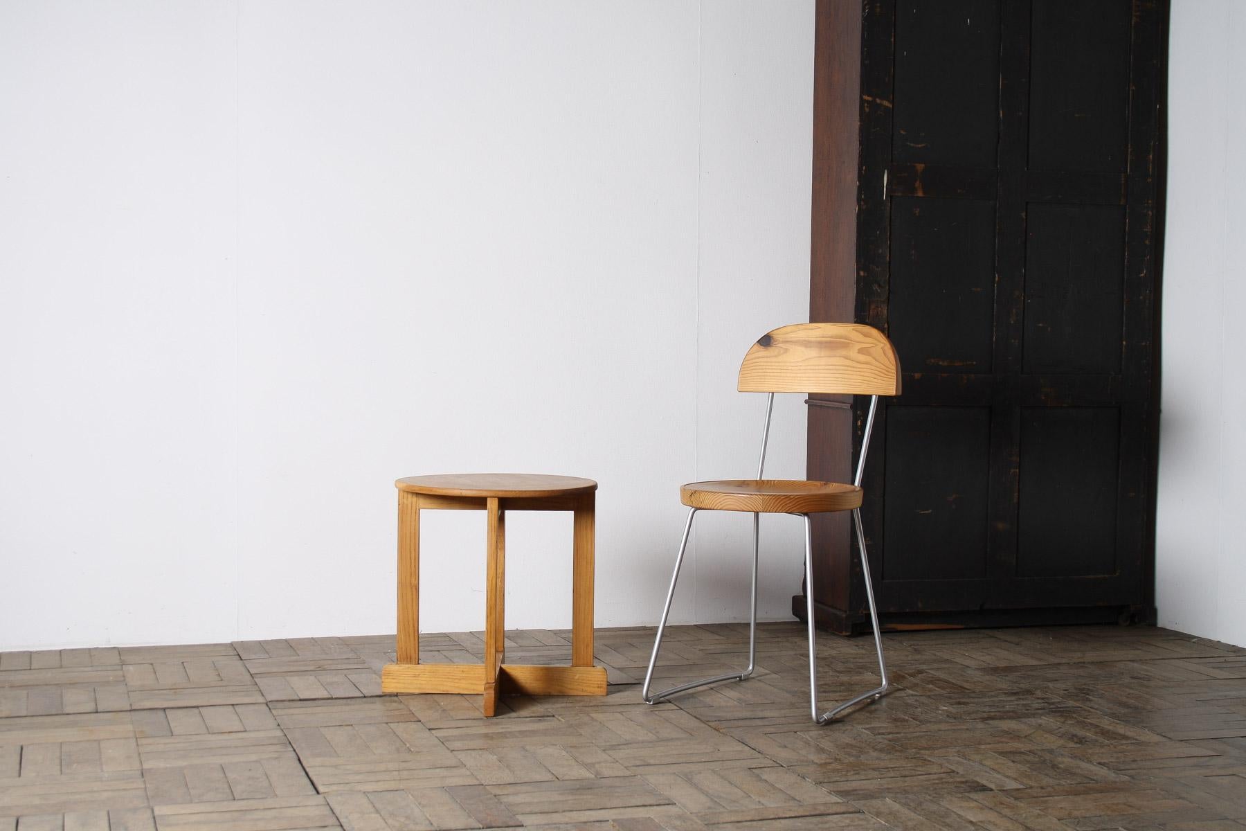 Britannique Table d'appoint en frêne massif des années 1960, moderne du milieu du siècle en vente