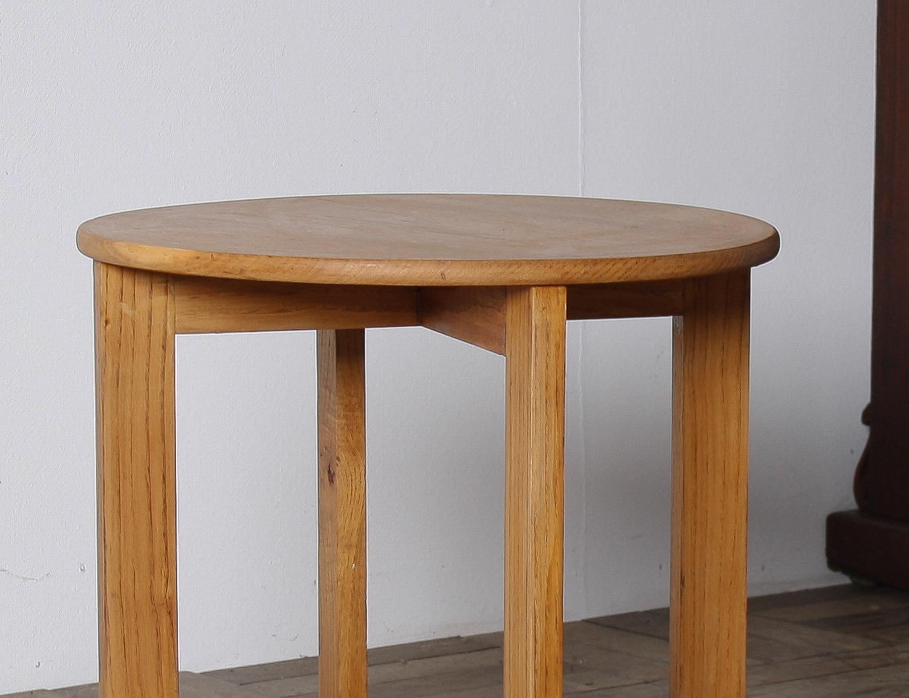 Table d'appoint en frêne massif des années 1960, moderne du milieu du siècle Bon état - En vente à Llanbrynmair, GB