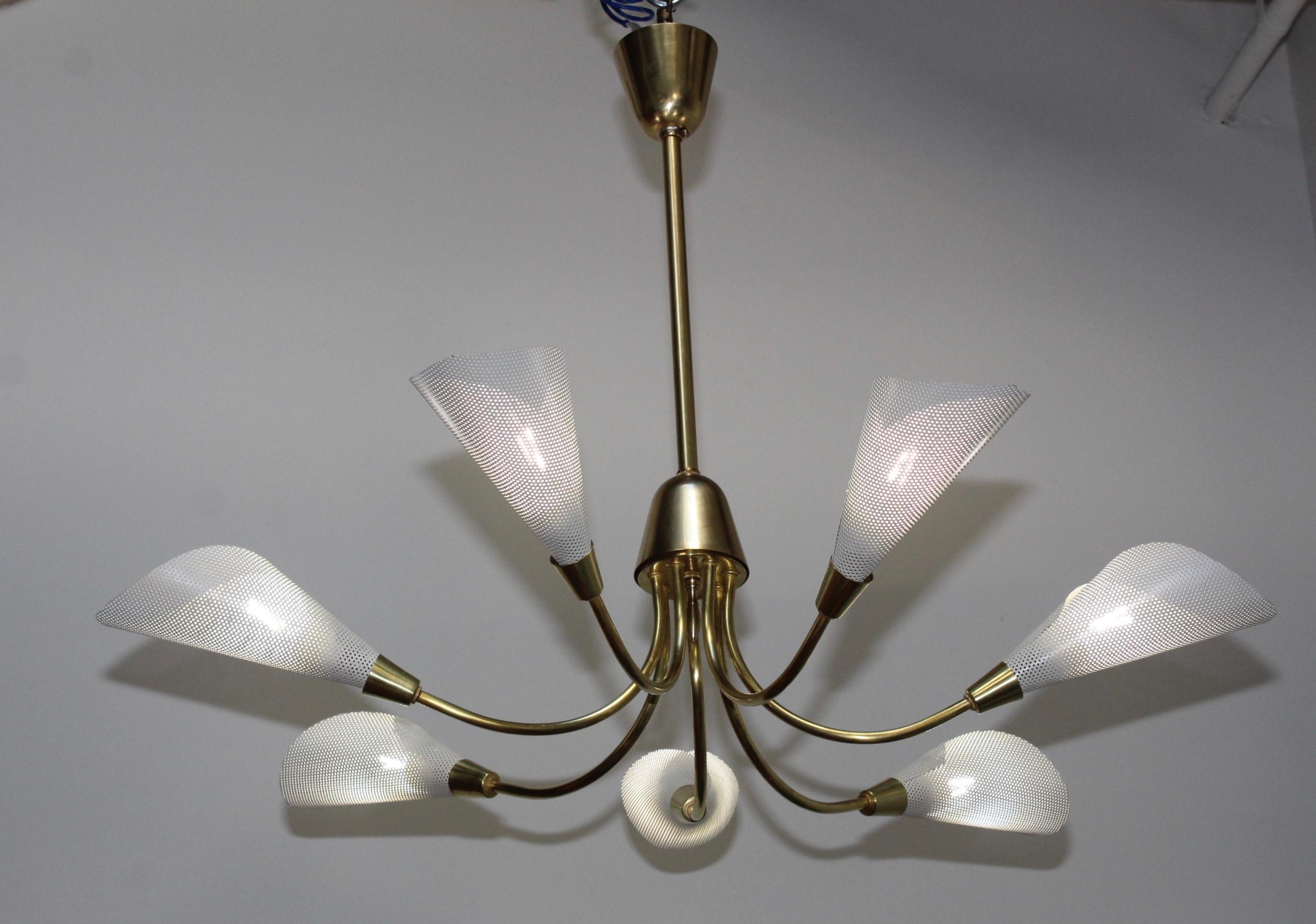 Stunning 1960s Mid-Century Modern large 7 arm French chandelier. Fully restored and rewired ready to use.