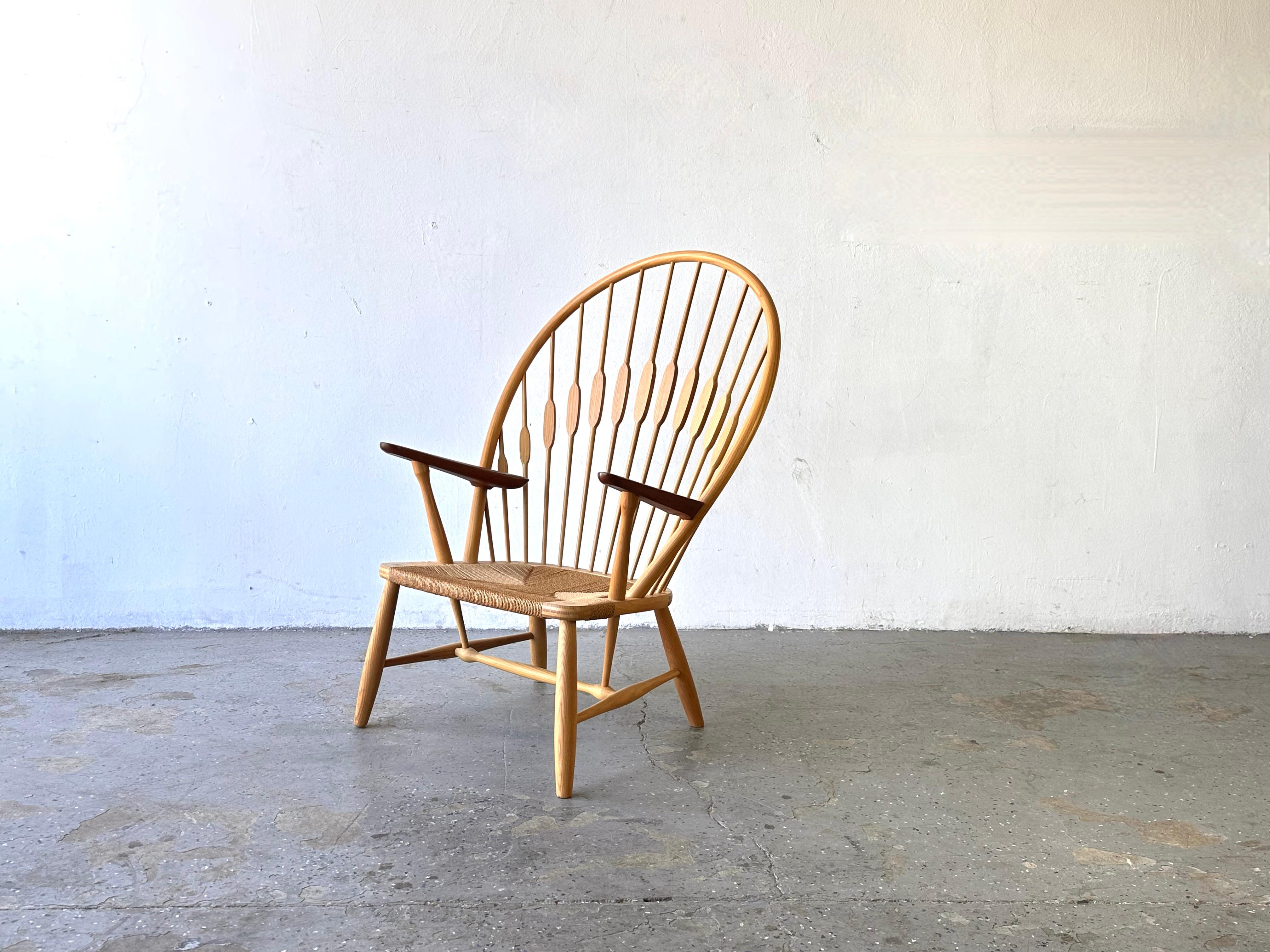 1960s Mid-Century Modern Pp550 Peacock Chair by Hans Wegner for Johannes Hans In Good Condition In Las Vegas, NV