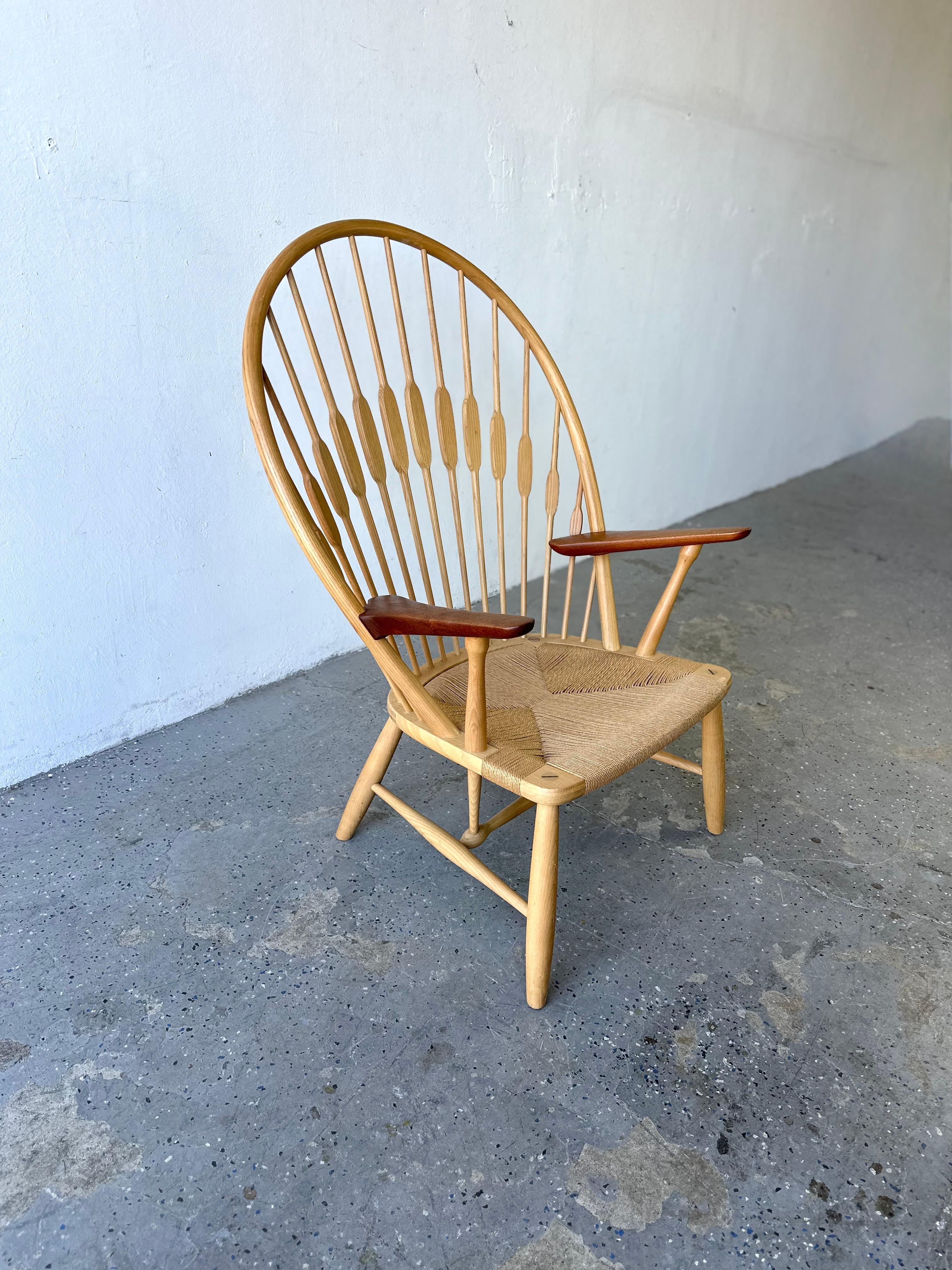 1960s Mid-Century Modern PP550 ‘ Peacock Chair by  Hans Wegner for Johannes Hans In Good Condition For Sale In Las Vegas, NV