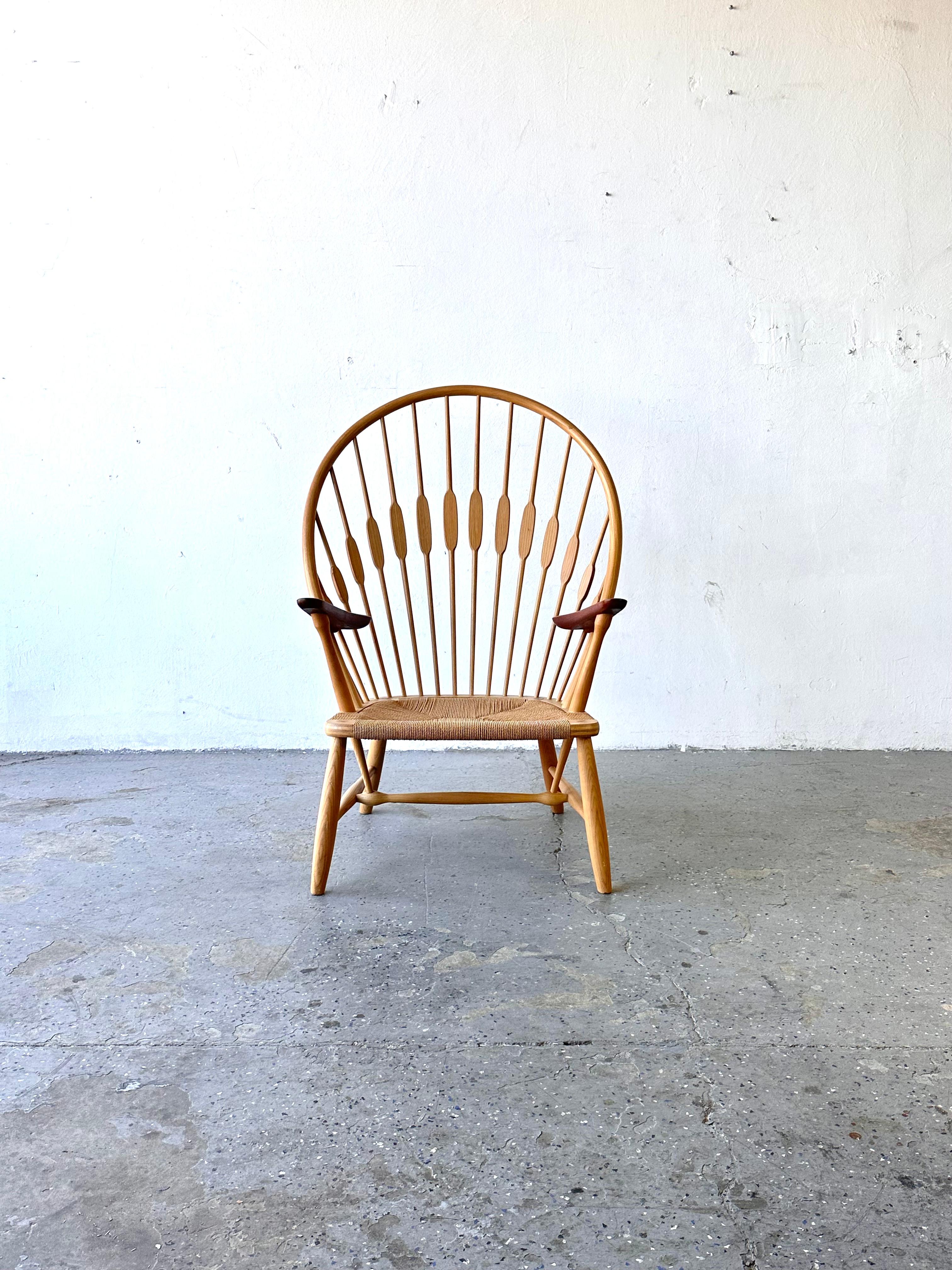 1960s Mid-Century Modern PP550 ‘ Peacock Chair by  Hans Wegner for Johannes Hans For Sale 1
