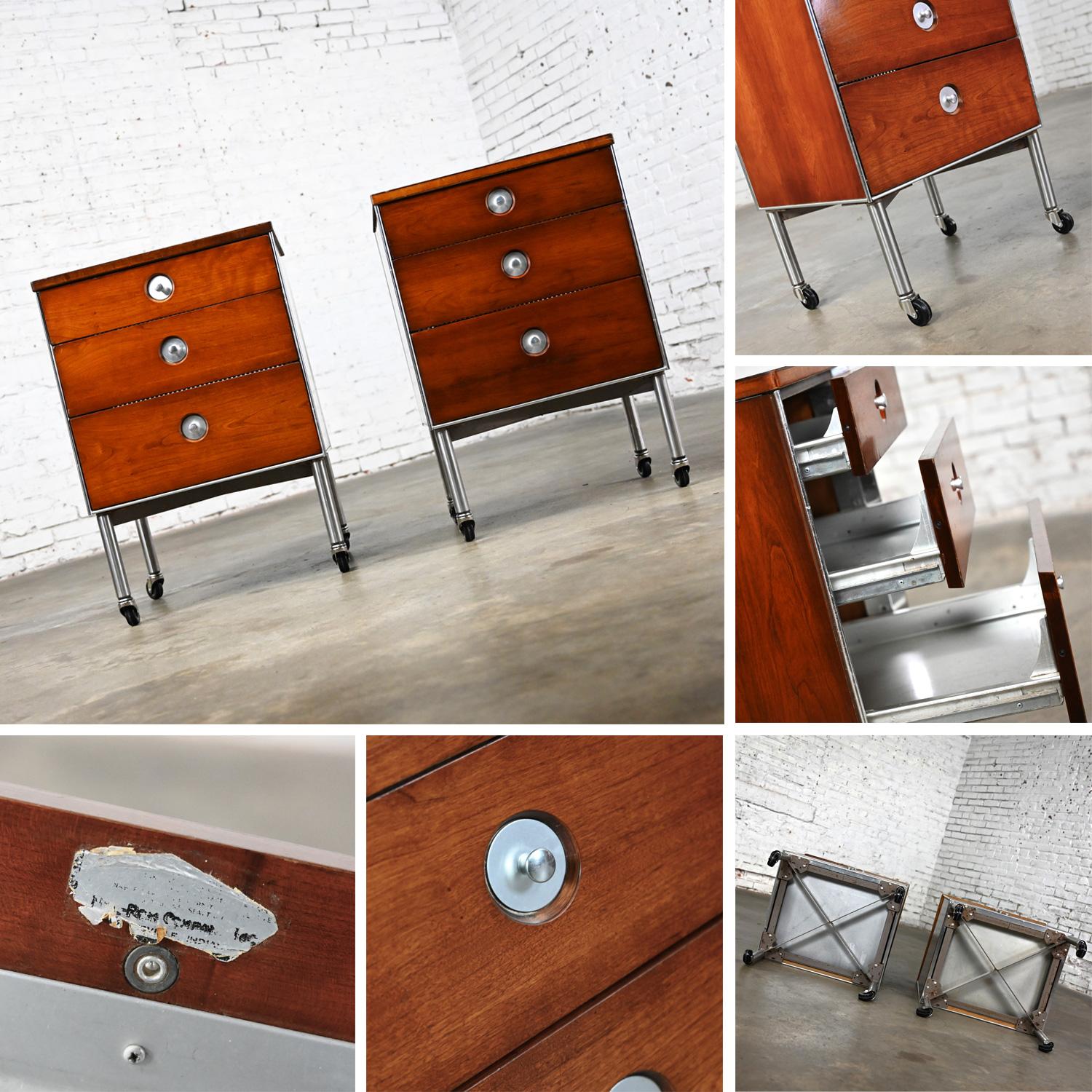 1960’s Mid Century Modern Raymond Loewy for Hill Rom Nightstands or End Tables  For Sale 12