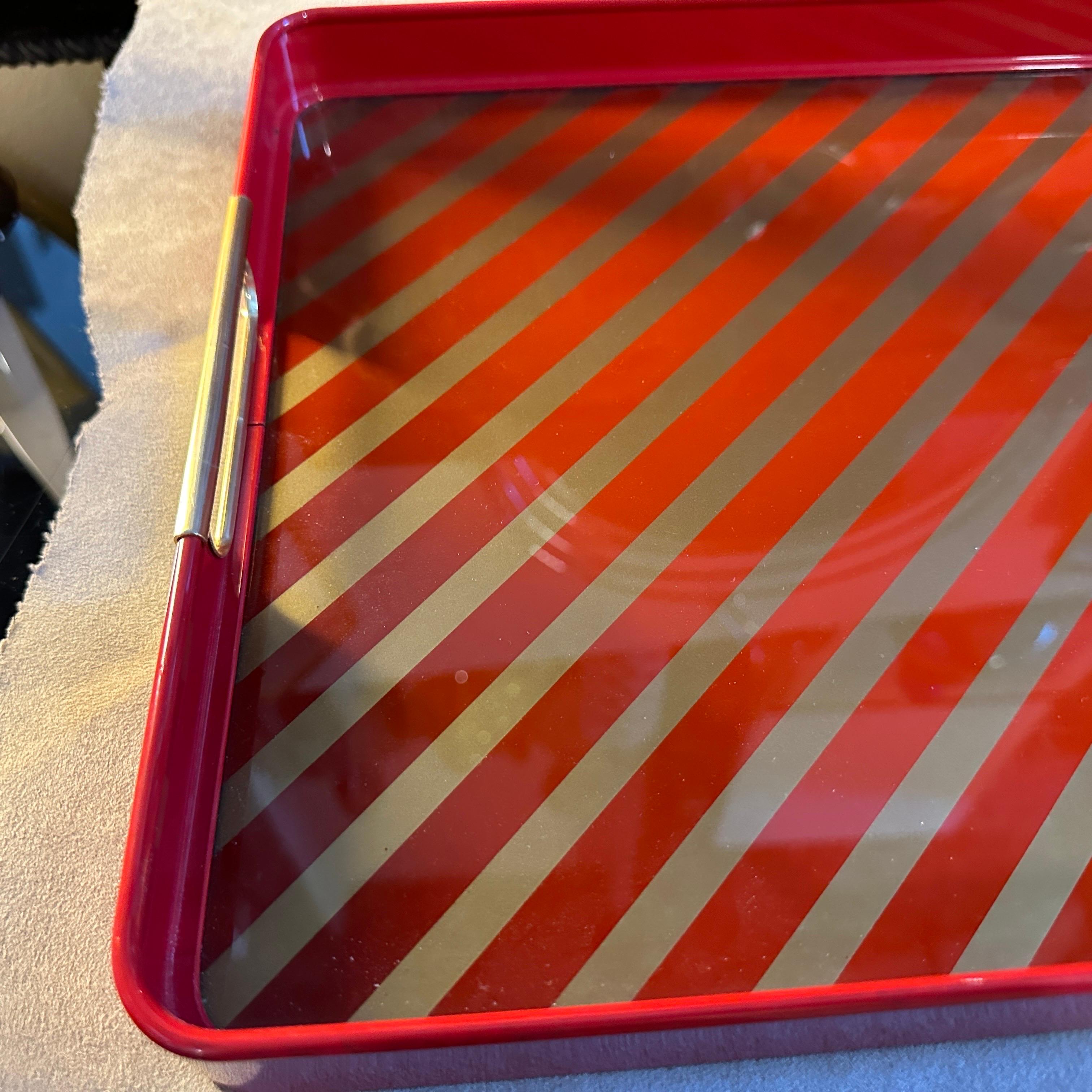 Bandeja italiana rectangular de metal pintado de rojo y dorado, moderna de mediados de siglo de 1960 en venta 3