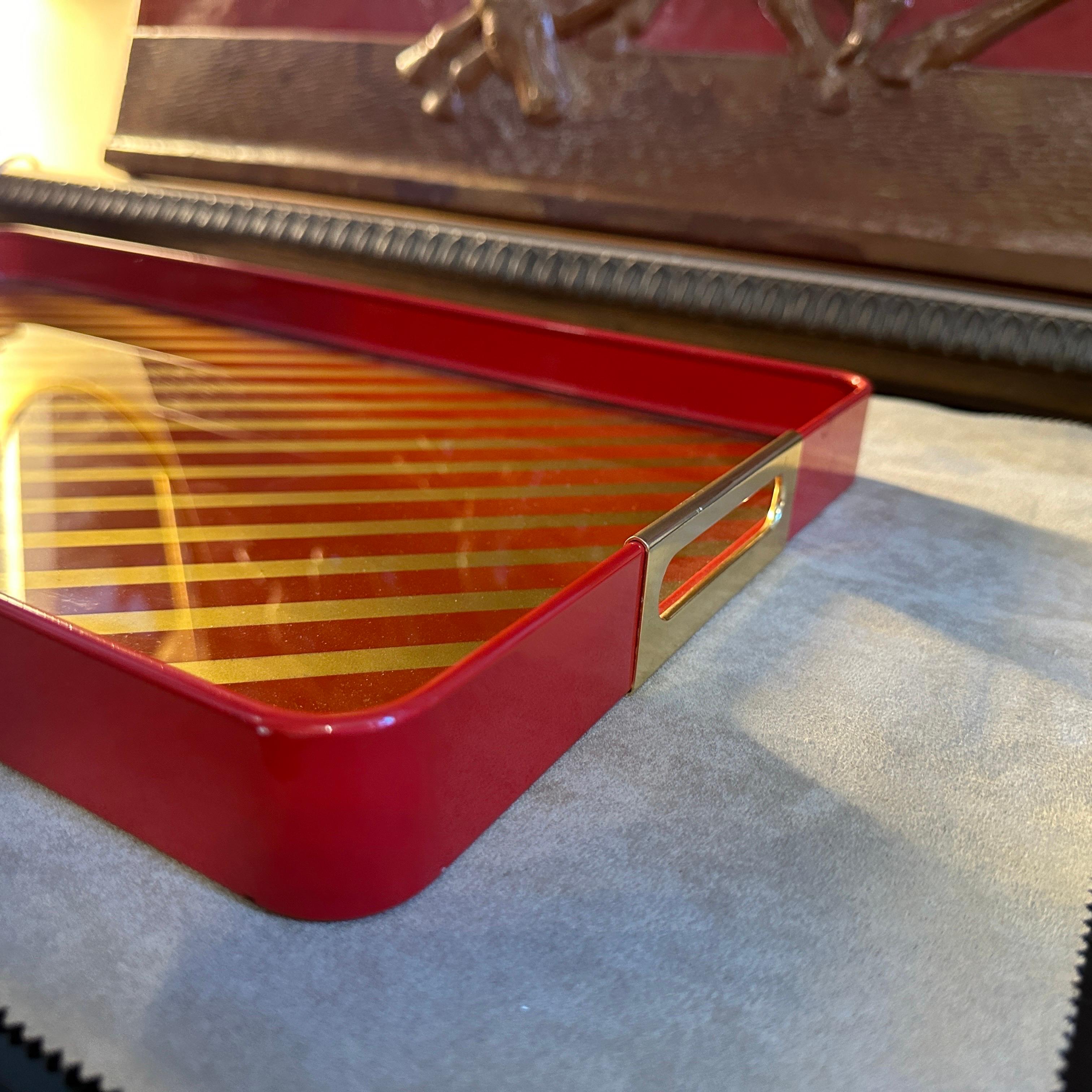 Bandeja italiana rectangular de metal pintado de rojo y dorado, moderna de mediados de siglo de 1960 en venta 4