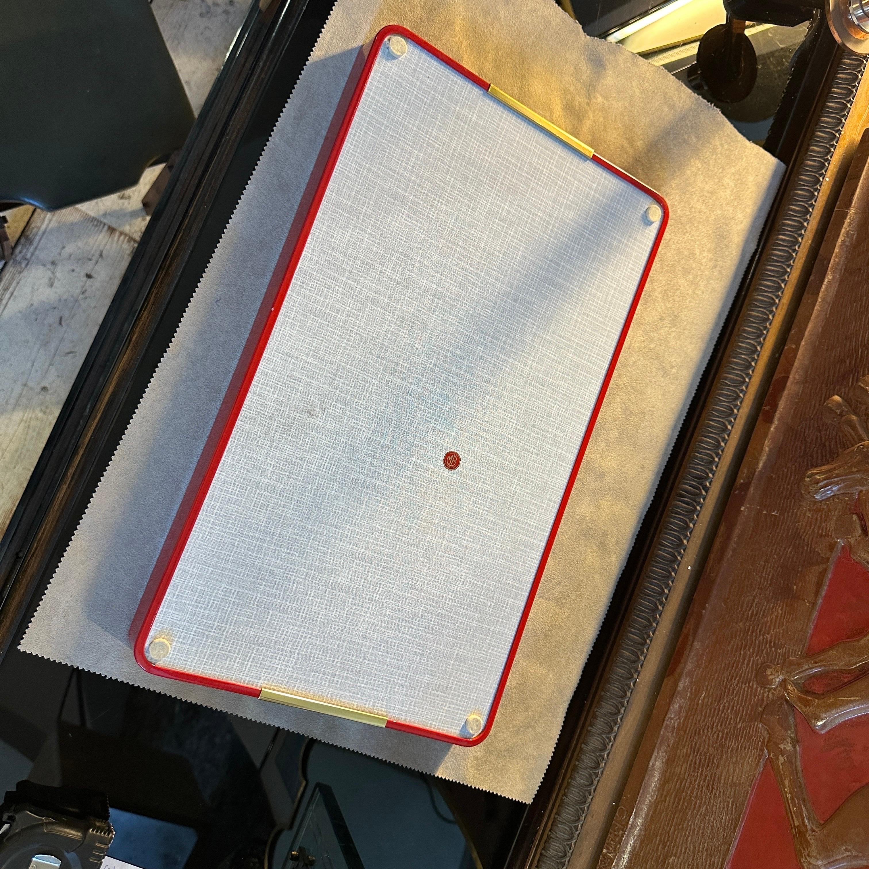 Bandeja italiana rectangular de metal pintado de rojo y dorado, moderna de mediados de siglo de 1960 Metal en venta