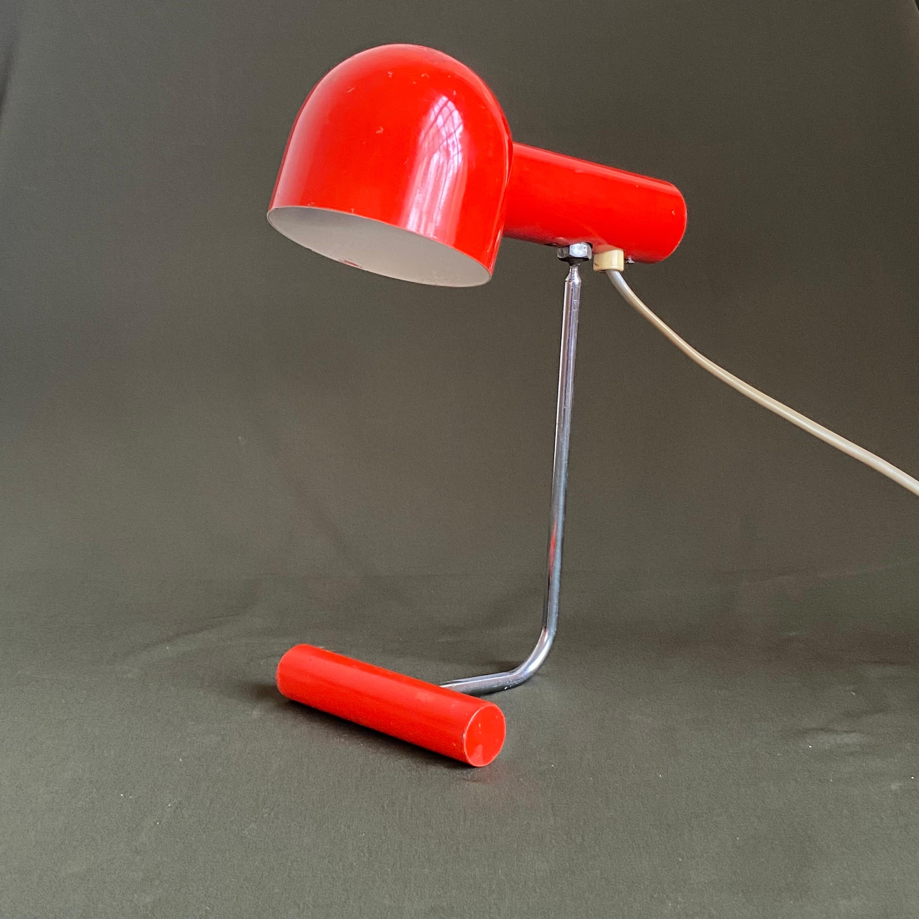 Red table or desk lamp in painted aluminum and chrome plated steel. 
Very nice condition.
Produced in 1960s by Napako, Czechoslovakia. 
Design attributed to Josef Hurka.