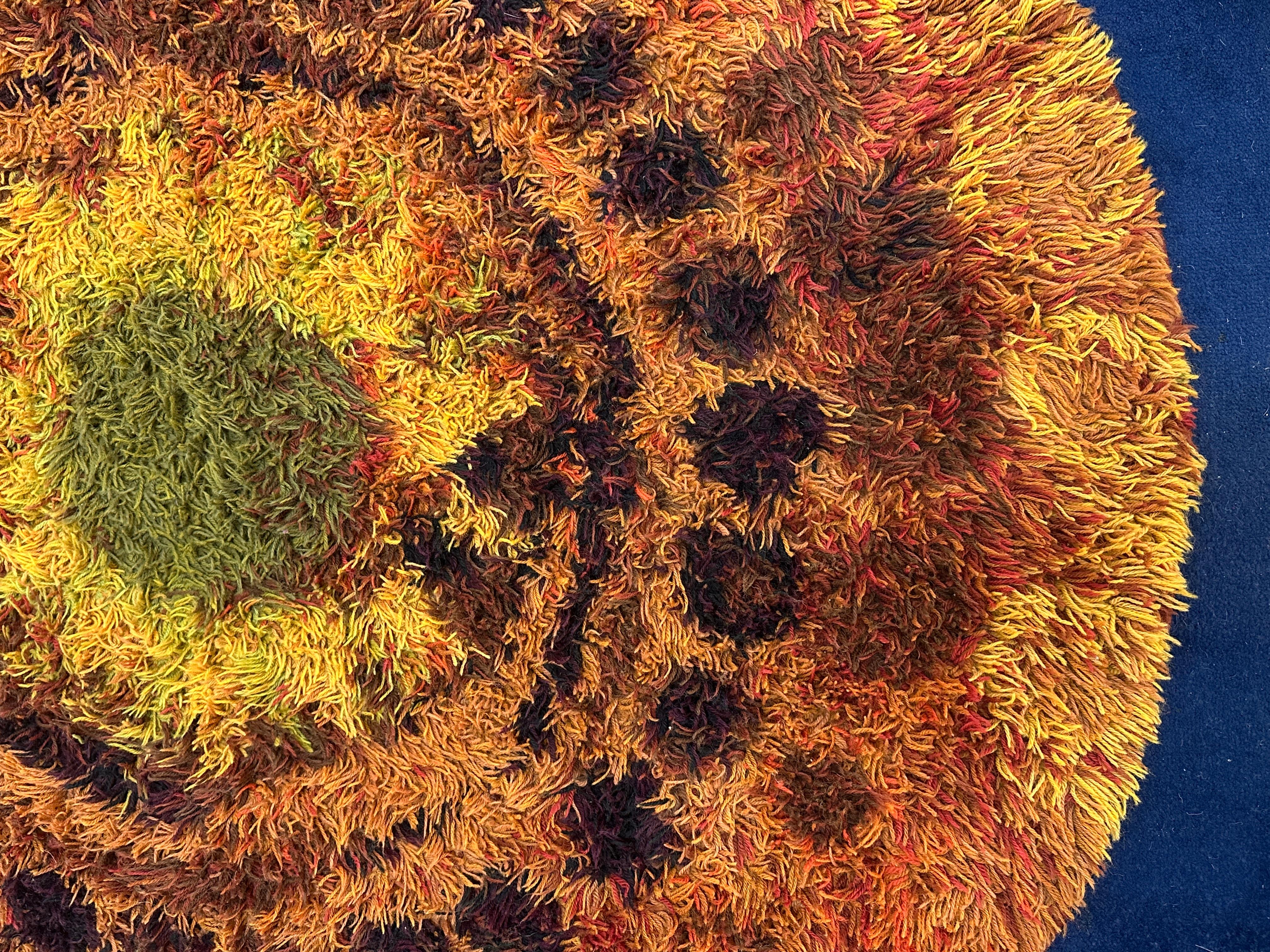 1960s Mid Century Modern Retro English Circular Shagpile Rya Sun Design Rug For Sale 6