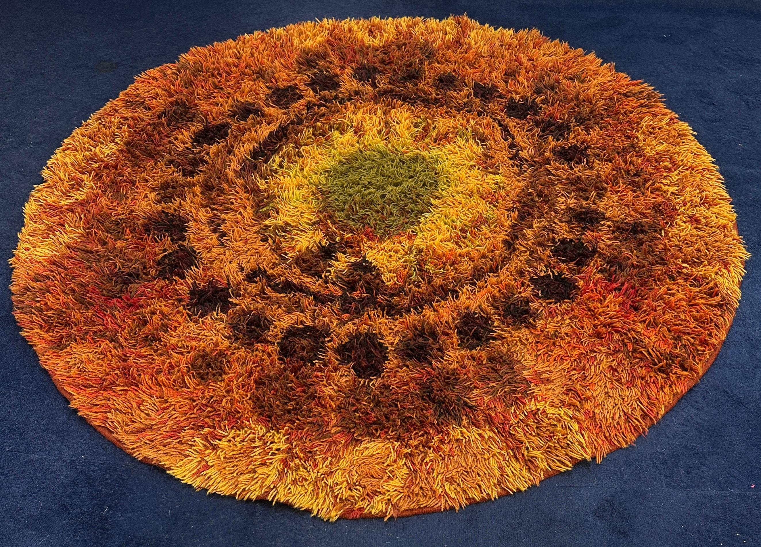 Mid-Century Modern 1960s Mid Century Modern Retro English Circular Shagpile Rya Sun Design Rug For Sale