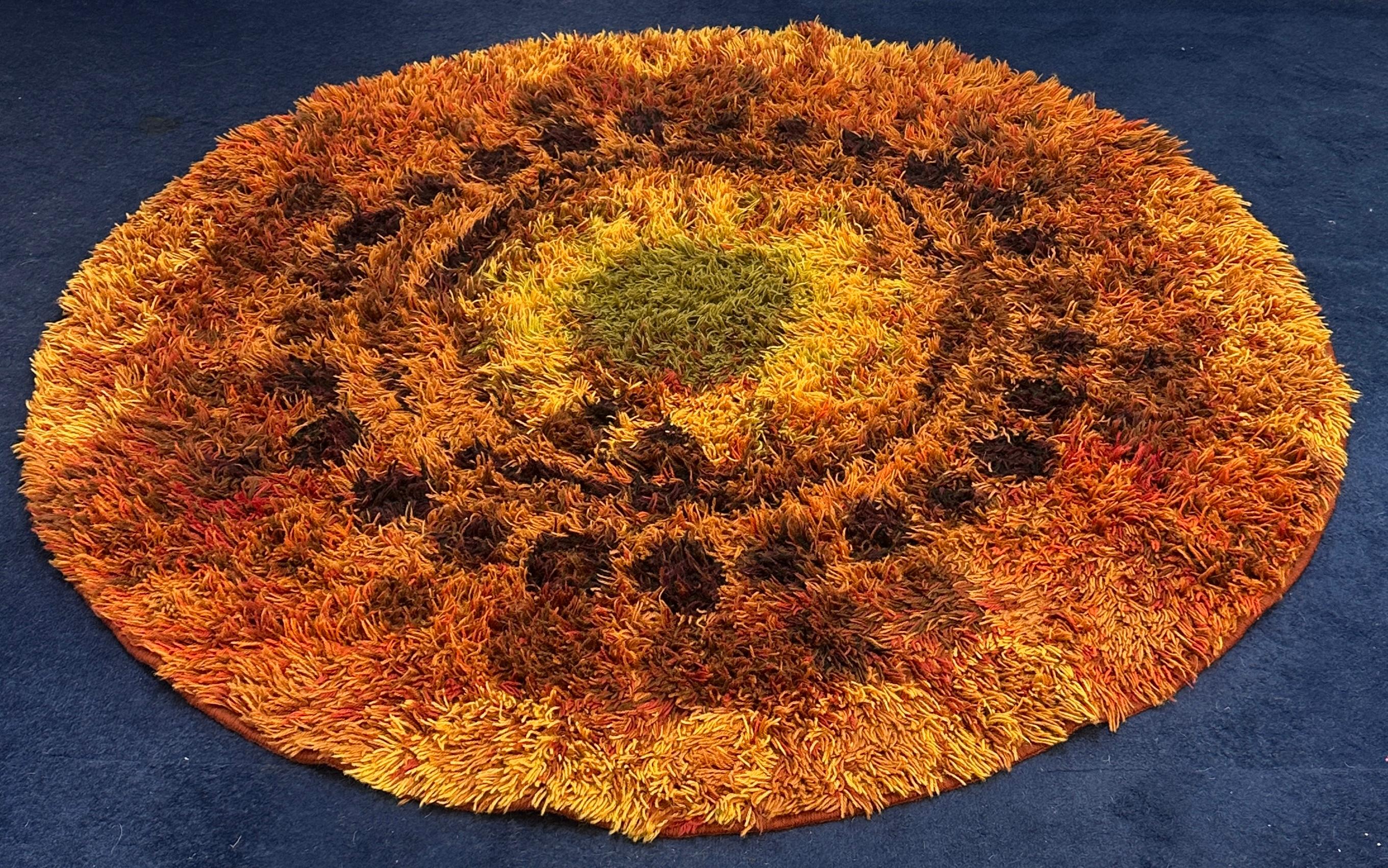 1960s Mid Century Modern Retro English Circular Shagpile Rya Sun Design Rug For Sale 1
