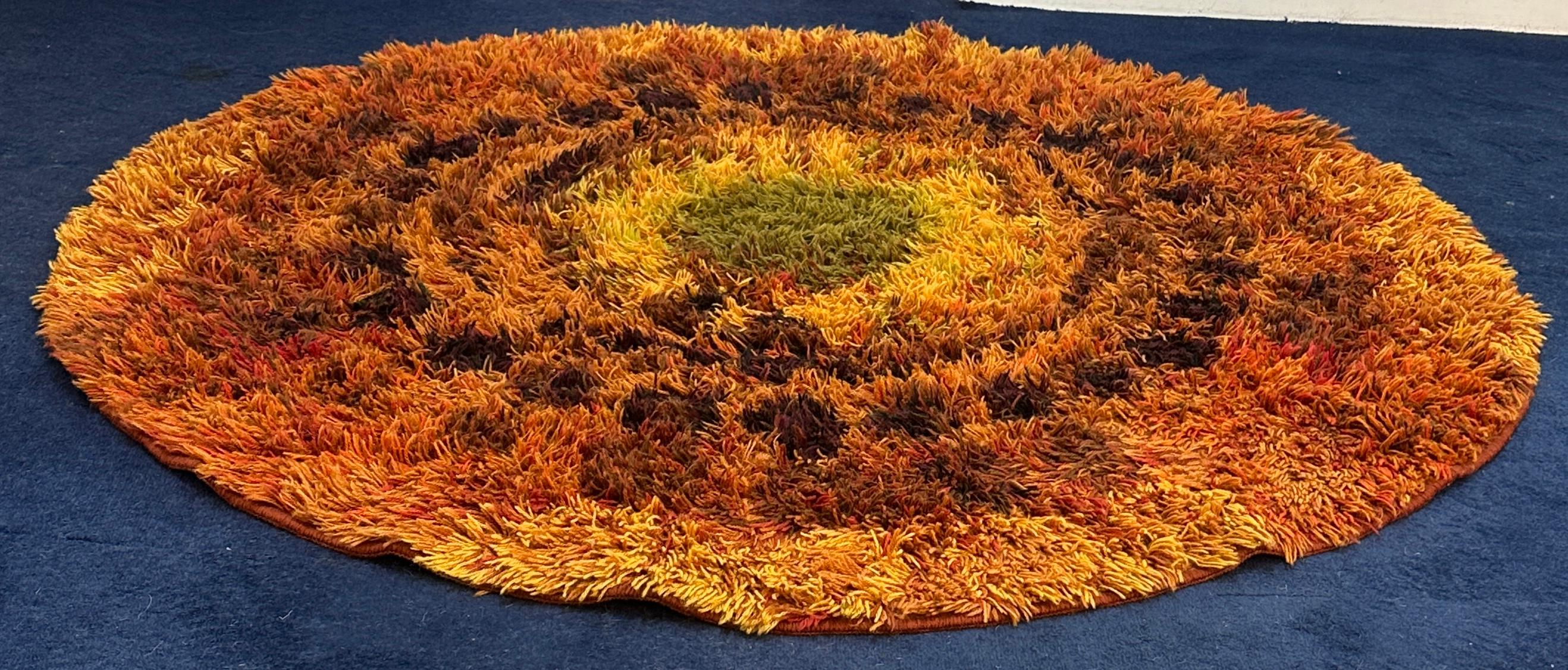 1960s Mid Century Modern Retro English Circular Shagpile Rya Sun Design Rug For Sale 2