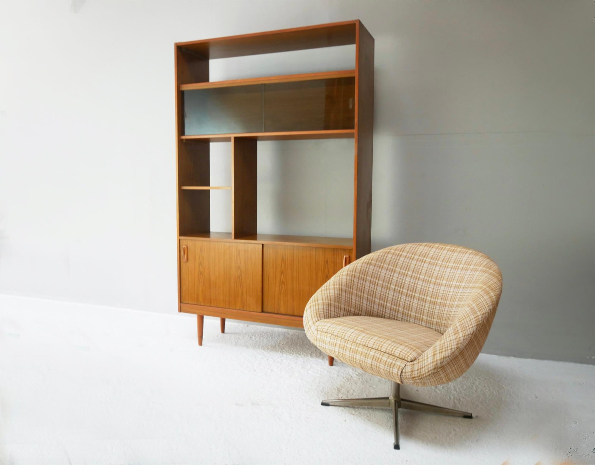 Founded in 1957 by Chaim Schreiber, Schreiber furniture is an interesting British success story. 
The Company was one of the biggest names in furniture in the 70s, rivalling G Plan, Mcintosh and other famous names.

This shelf unit is typical of the