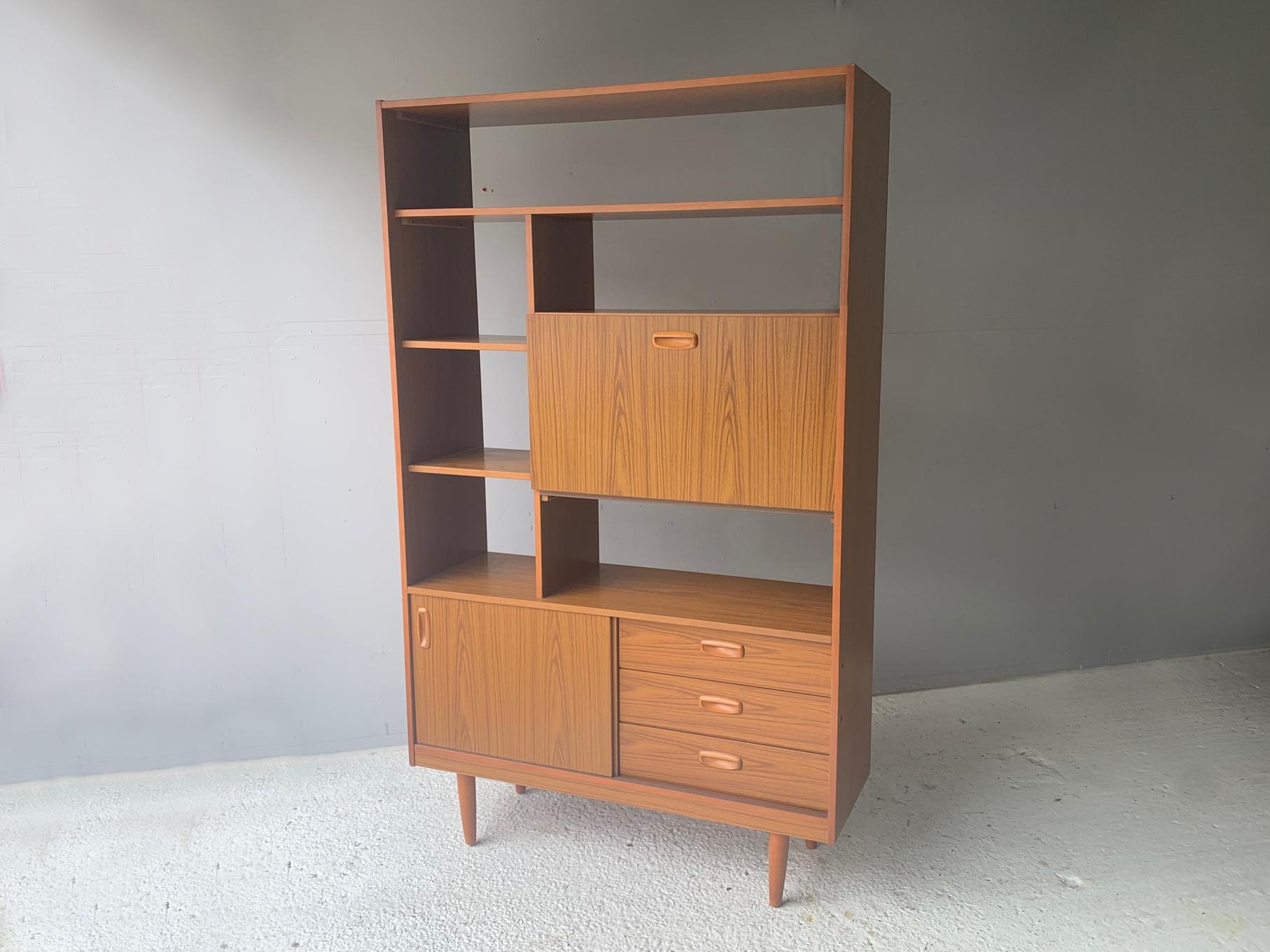 Mid-Century moderno Divisorio / parete attrezzata Mid-Century Modern degli anni '60 di Schrieber in vendita