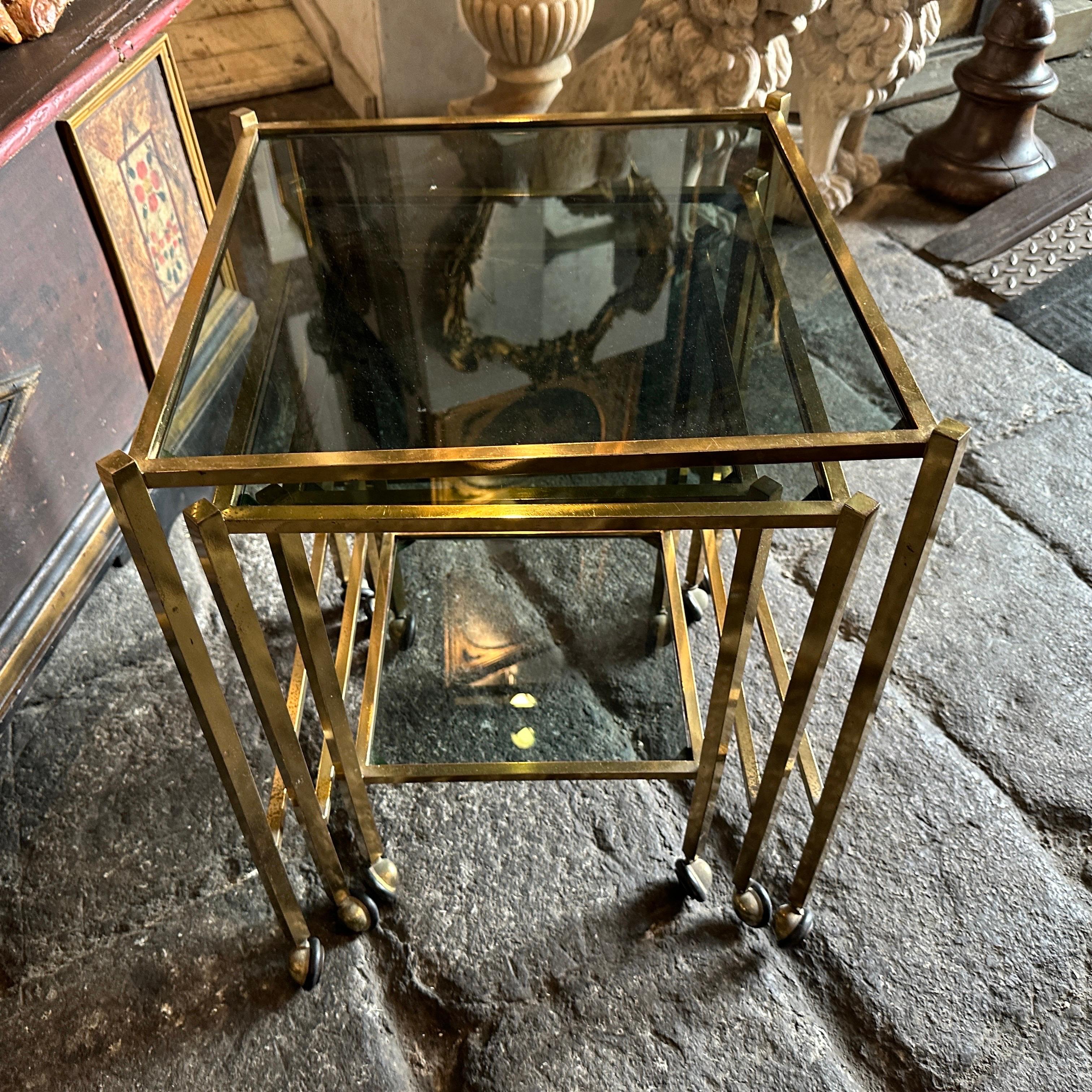 20th Century 1960s Mid-Century Modern Set of Three Brass and Smoked Glass Nesting Tables For Sale
