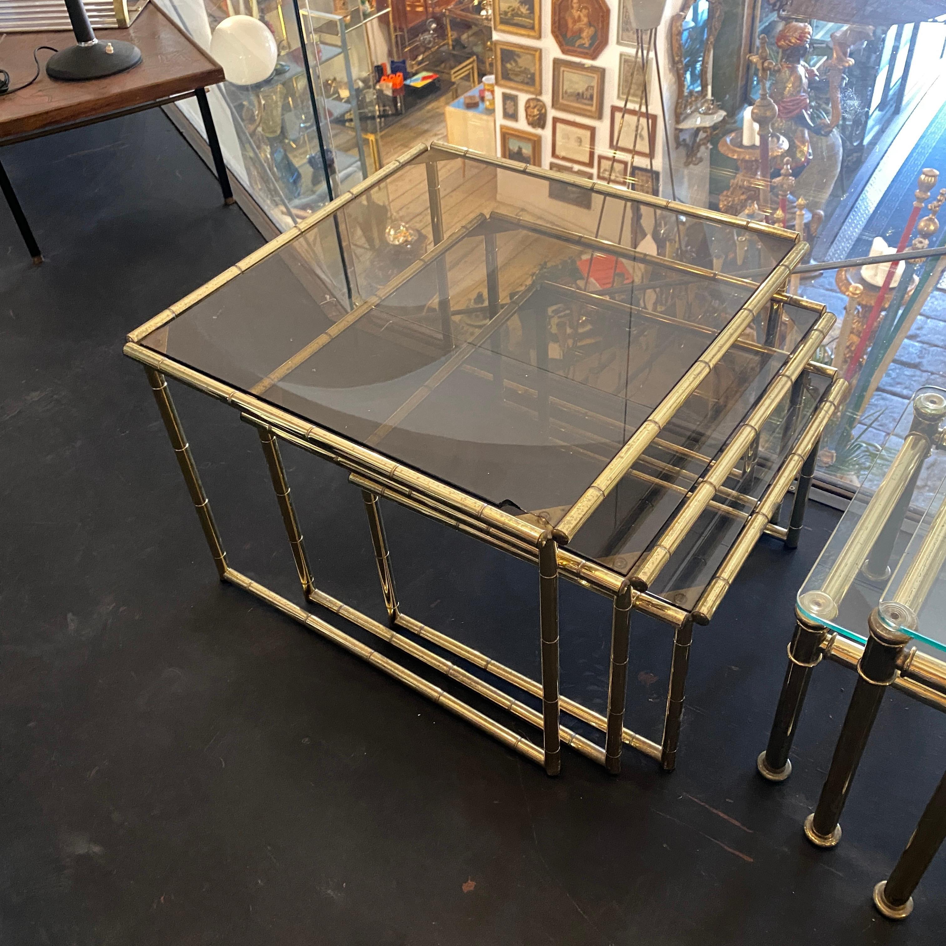 1960s Mid-Century Modern Set of Three Brass and Glass Italian Nesting Tables In Good Condition In Aci Castello, IT