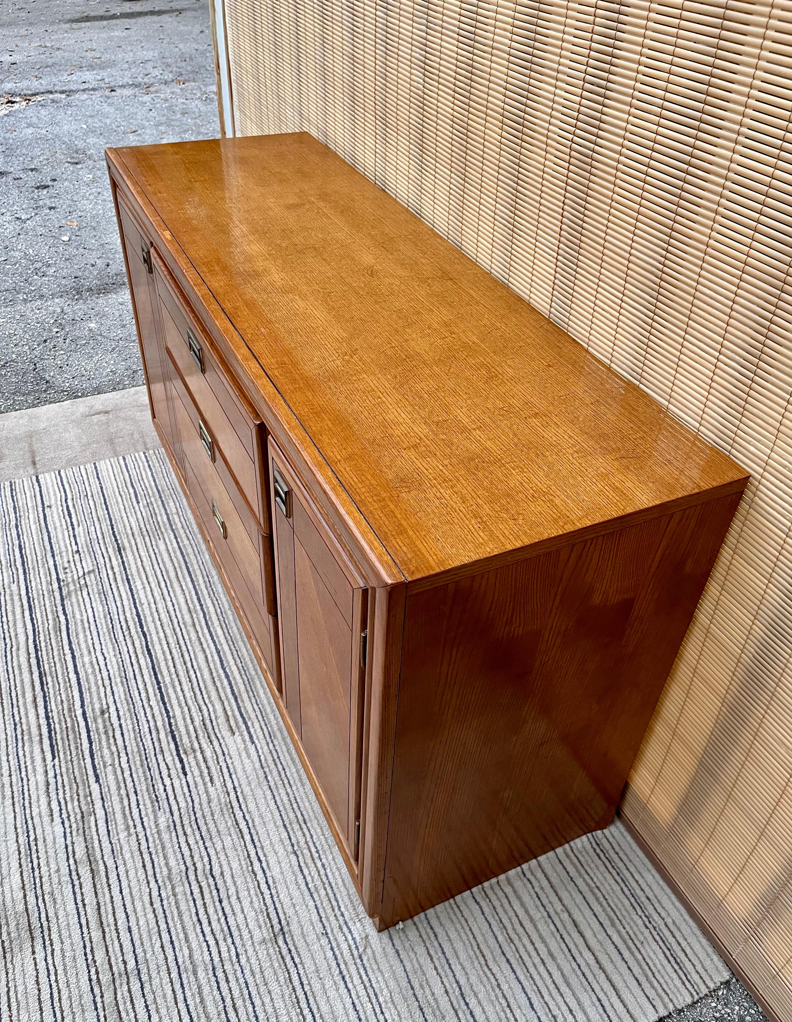 1960s Mid-Century Modern Sideboard/ Credenza by Bernhardt Furniture For Sale 5