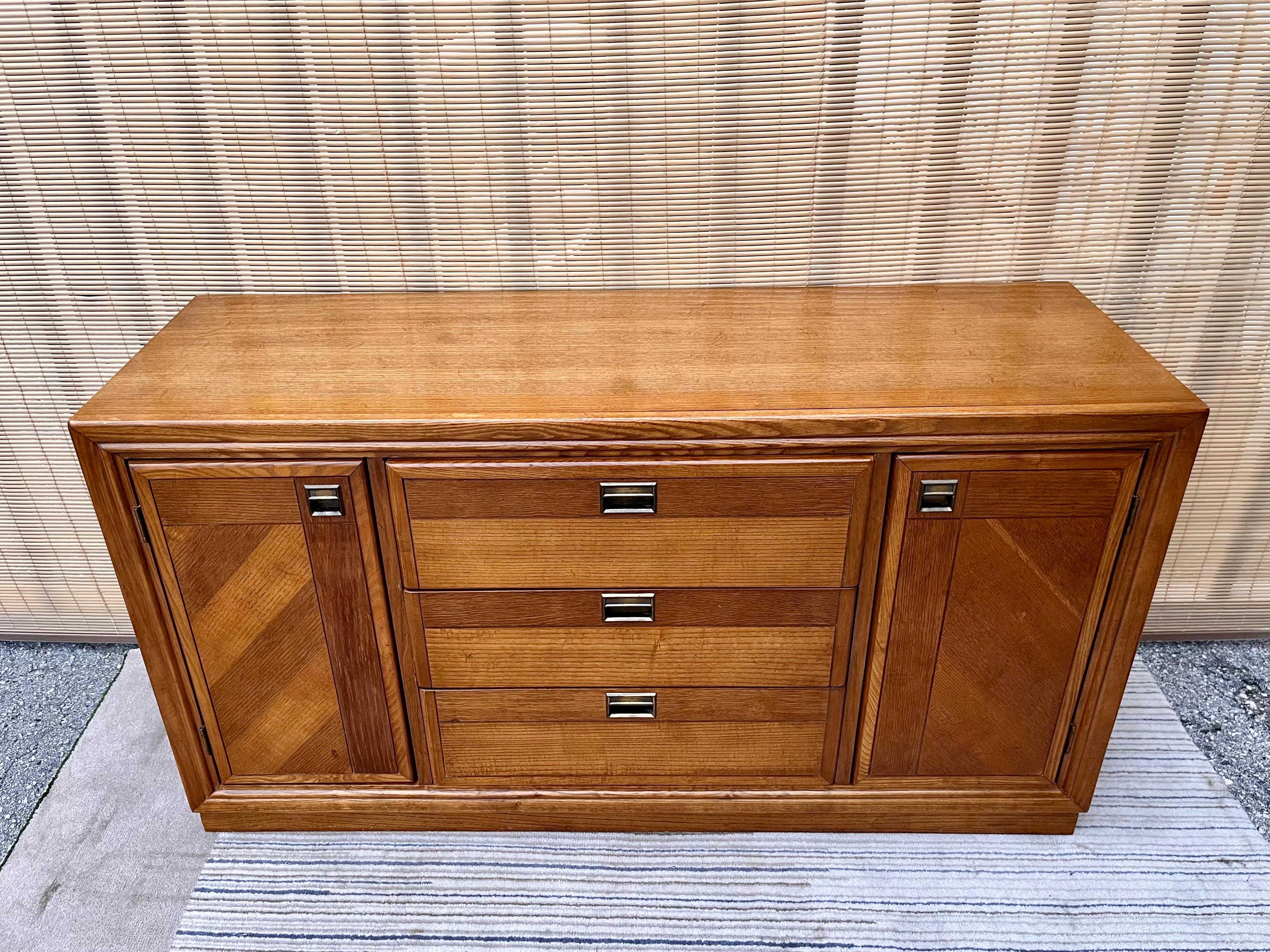 American 1960s Mid-Century Modern Sideboard/ Credenza by Bernhardt Furniture For Sale