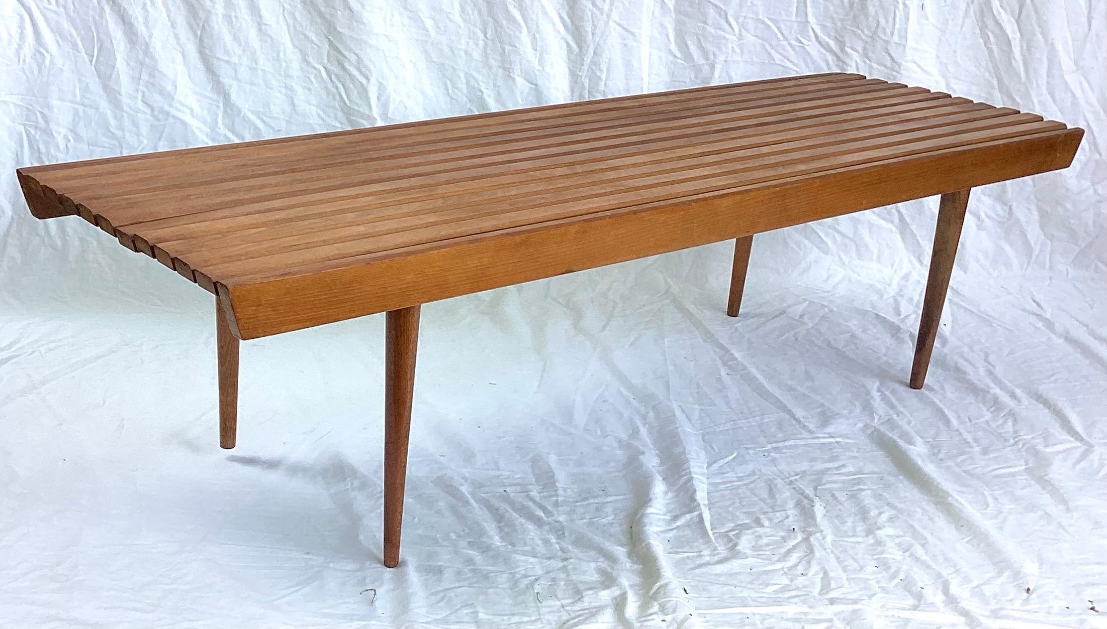 Metà XX secolo Panchina/tavolino da caffè a doghe del Mid Century Modern del 1960