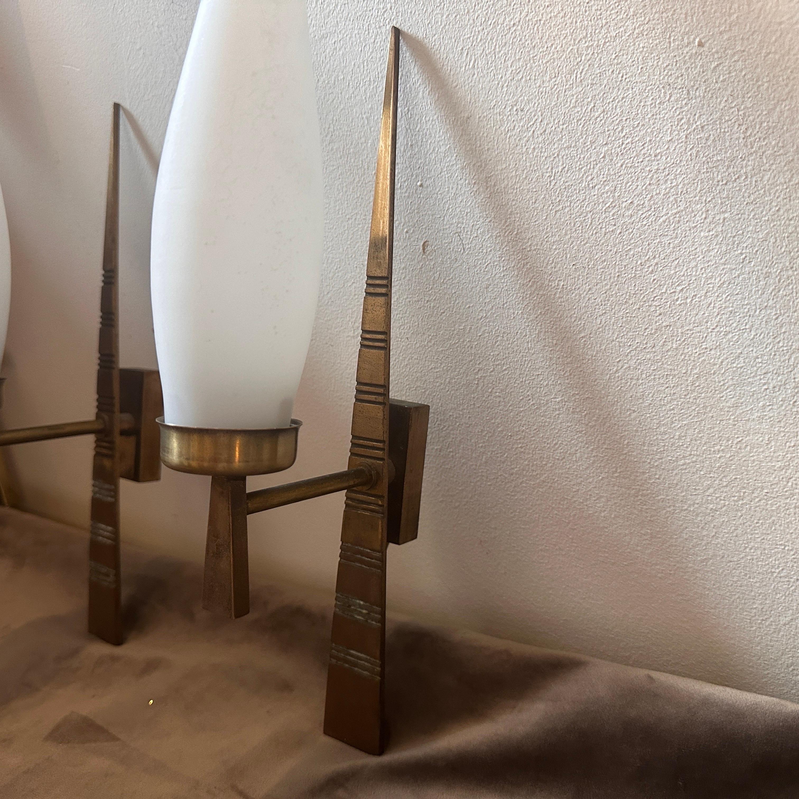 Two 1960s Mid-Century Modern Solid Brass and Glass Italian Wall Sconces In Good Condition For Sale In Aci Castello, IT